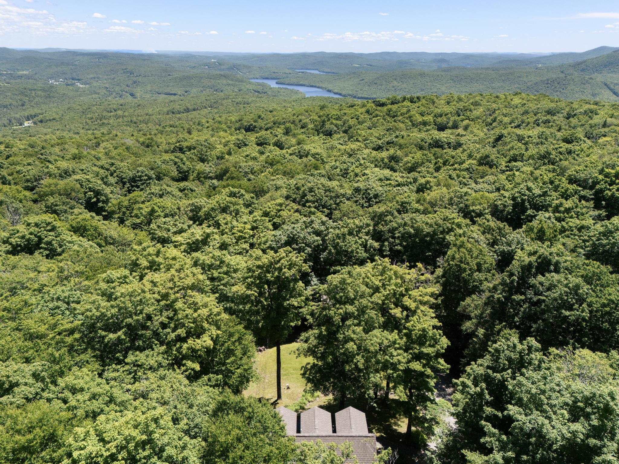 Photo 4 of Single family home for sale at 7 Lightning Ledge Wy, Wilmington, VT 05363 | MLS# 5095908 | Listing updated on 2026-09-15