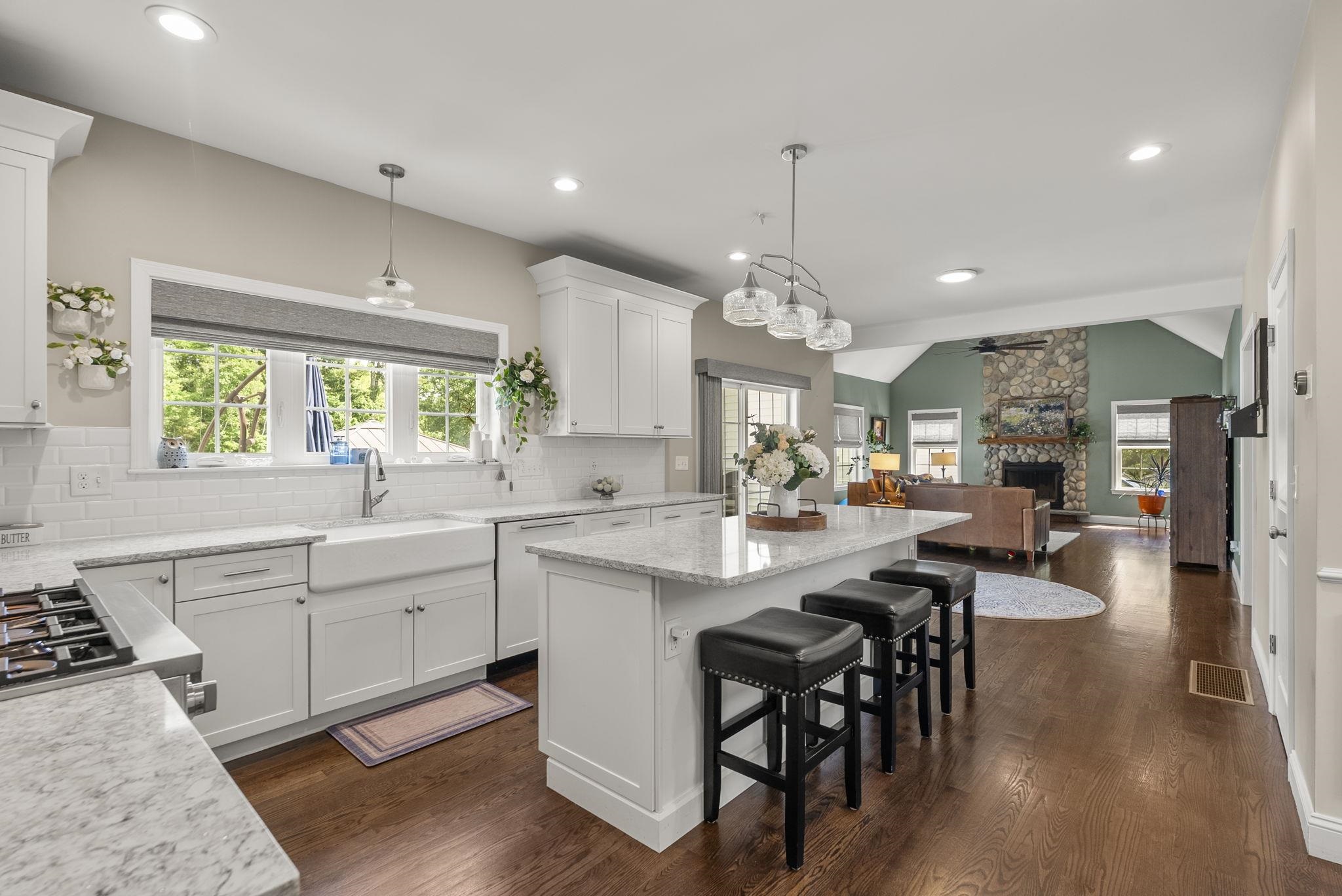 152 South Rd, Londonderry, NH 03053