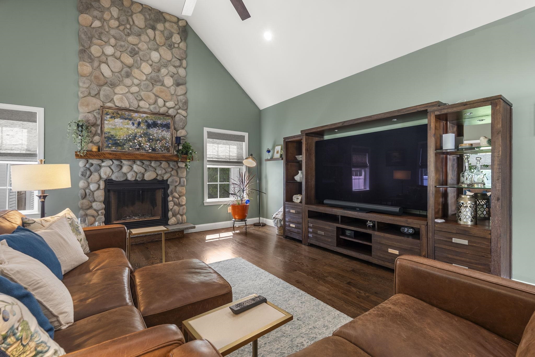 152 South Rd, Londonderry, NH 03053