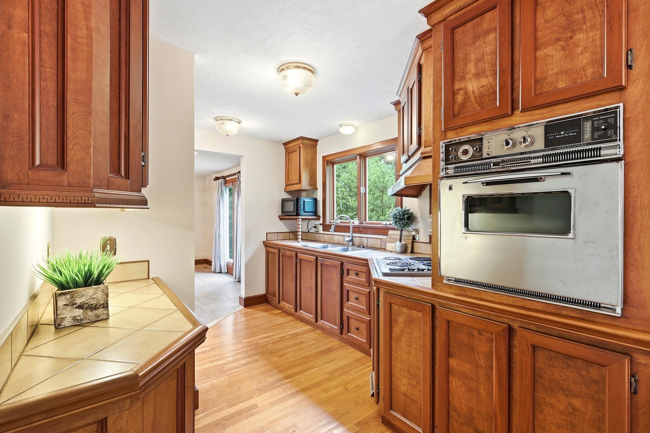 146 Friar Tuck Dr, Wakefield, NH 03830