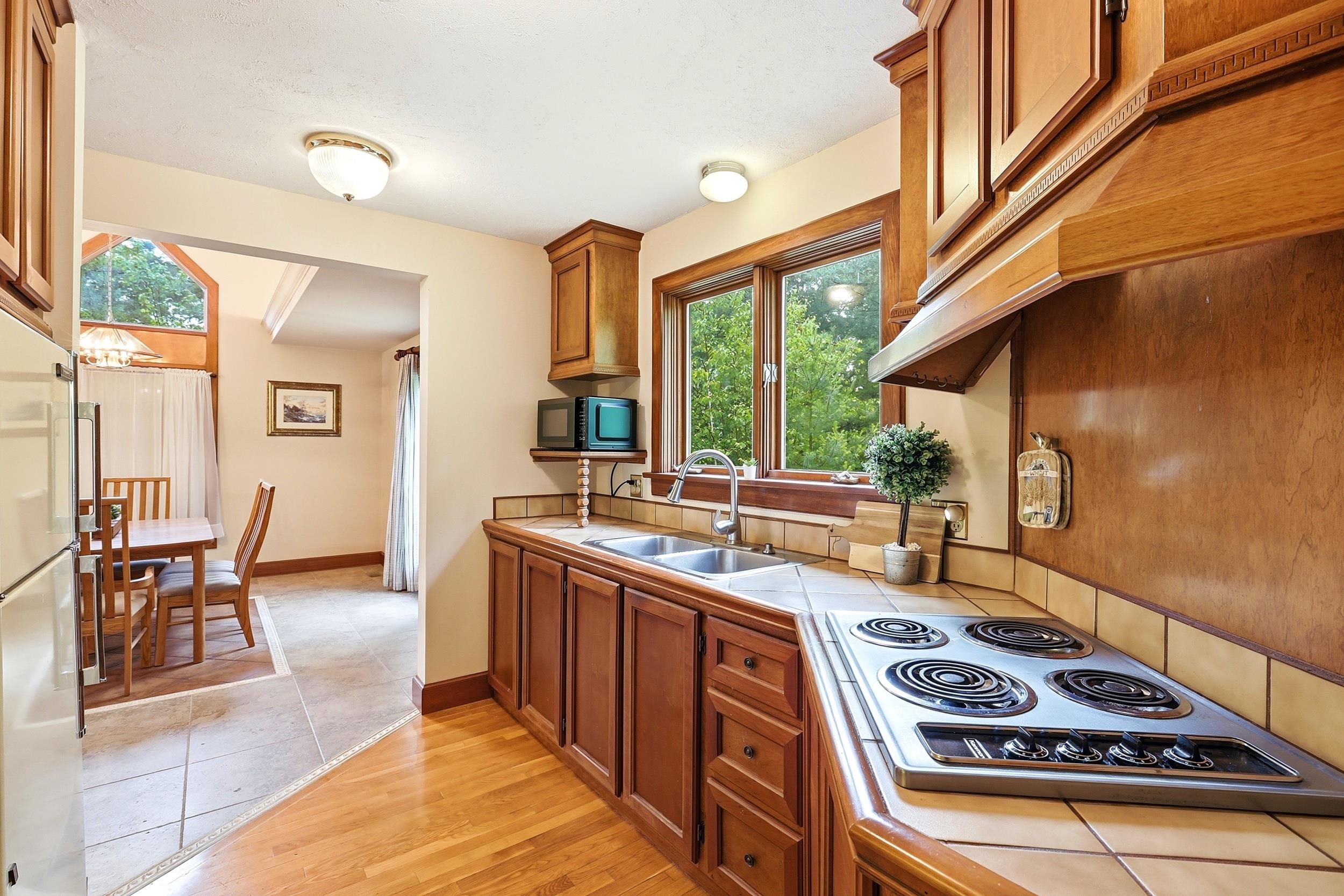 146 Friar Tuck Dr, Wakefield, NH 03830