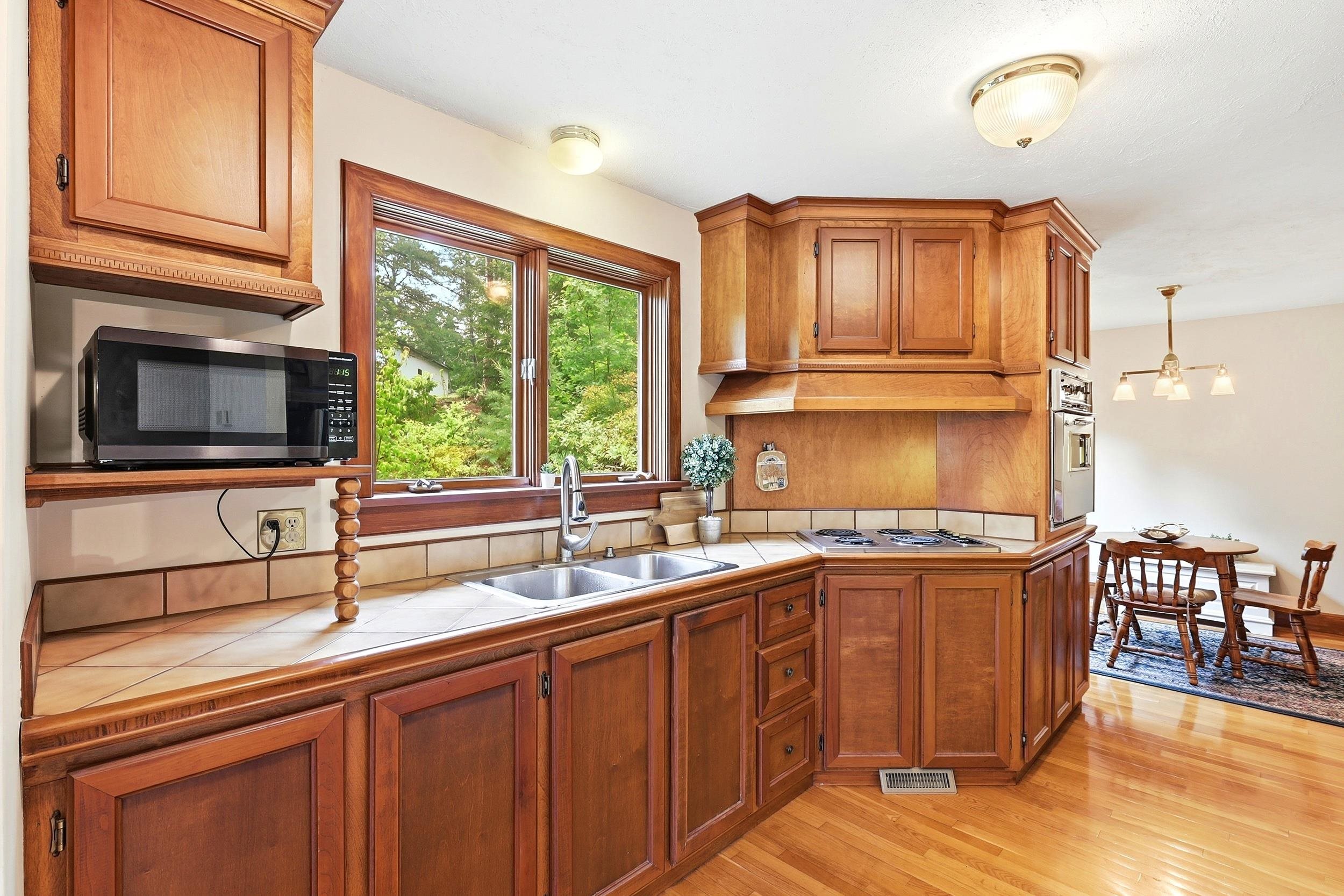 146 Friar Tuck Dr, Wakefield, NH 03830