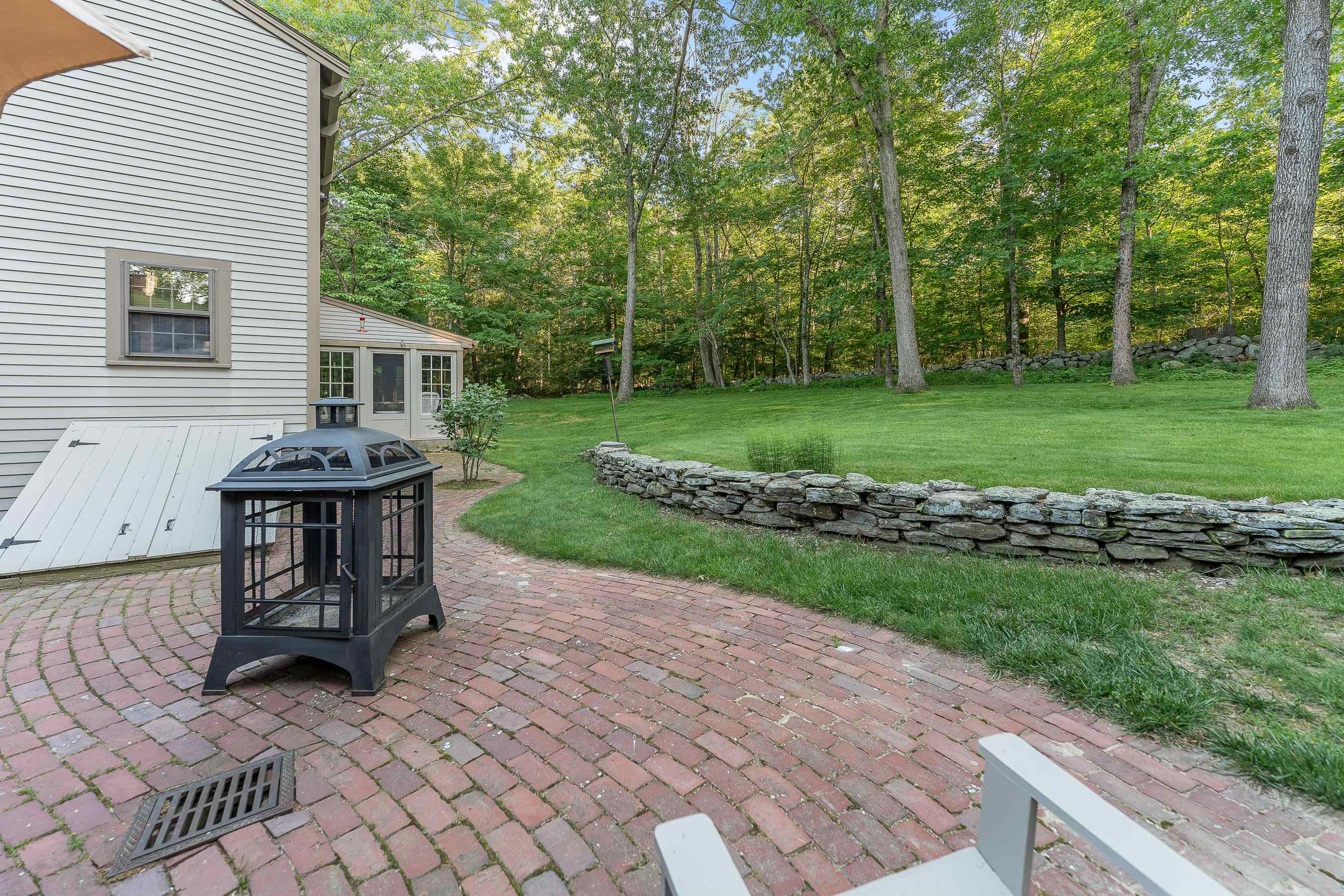 2 Old Forge Rd, Hampstead, NH 03841