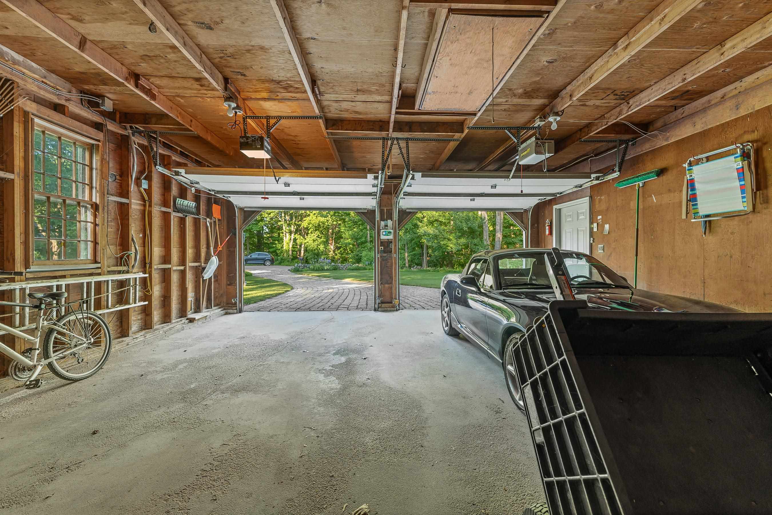2 Old Forge Rd, Hampstead, NH 03841