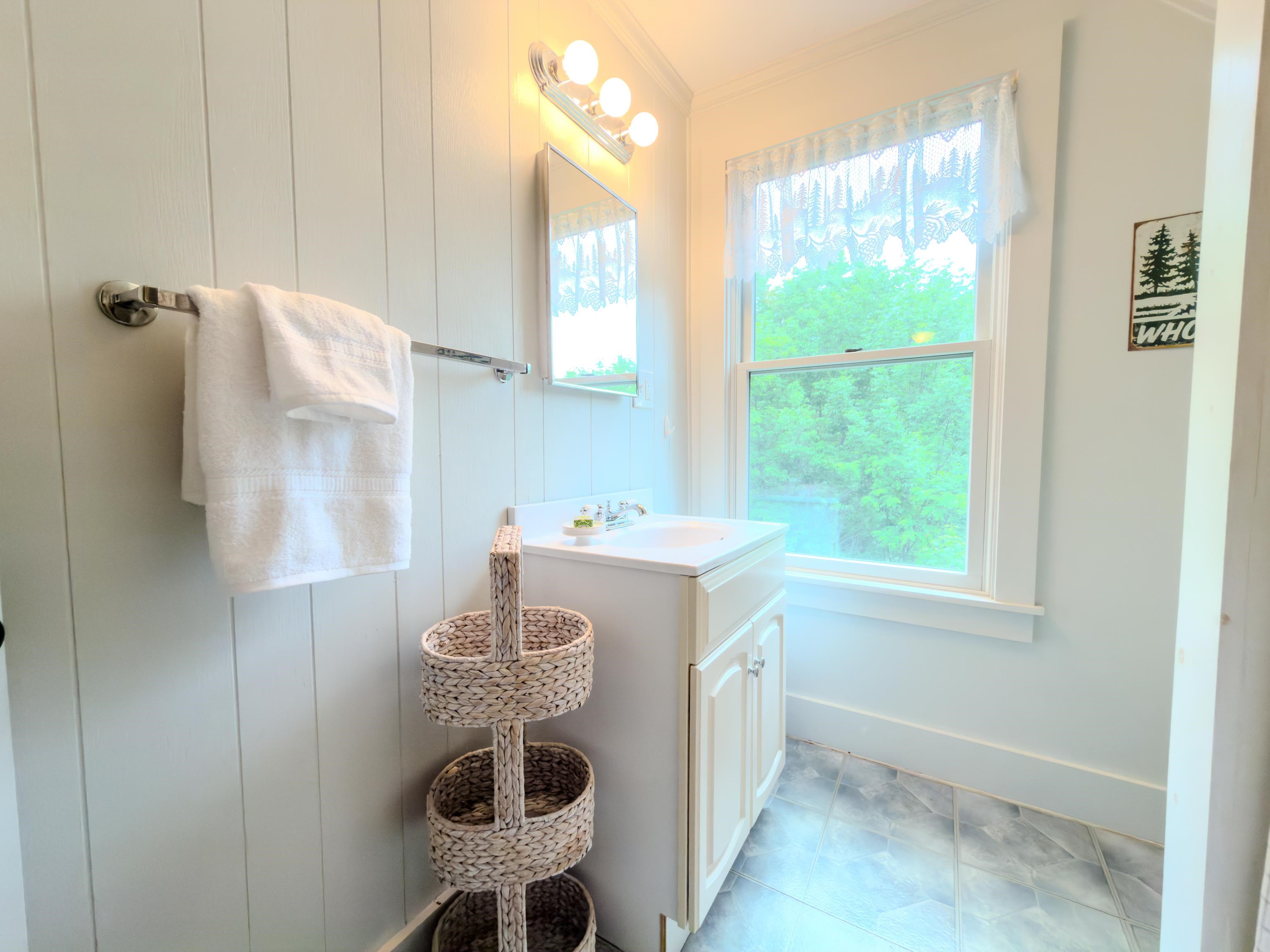 391 Bradley Hill Rd, Bath, NH 03740