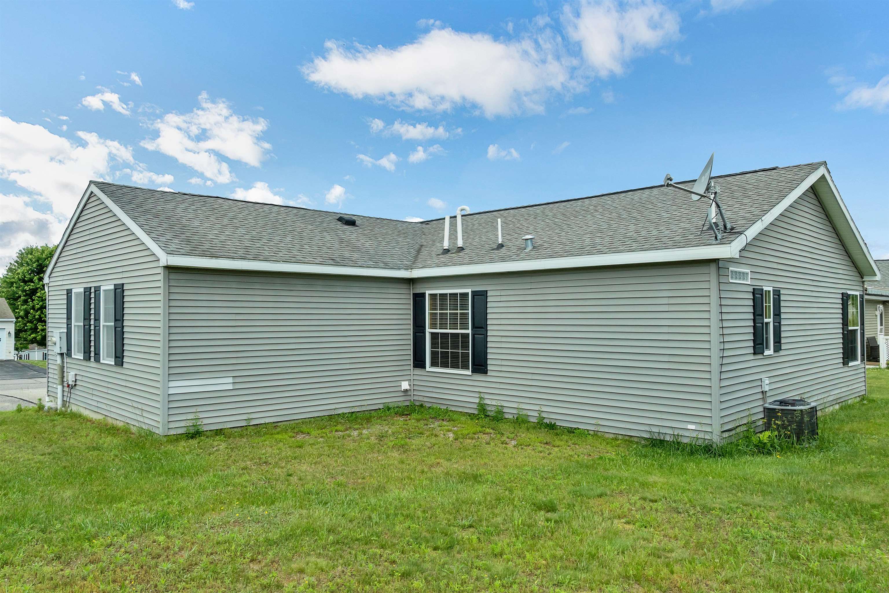 9 Morning Glory Dr, Franklin, NH 03235