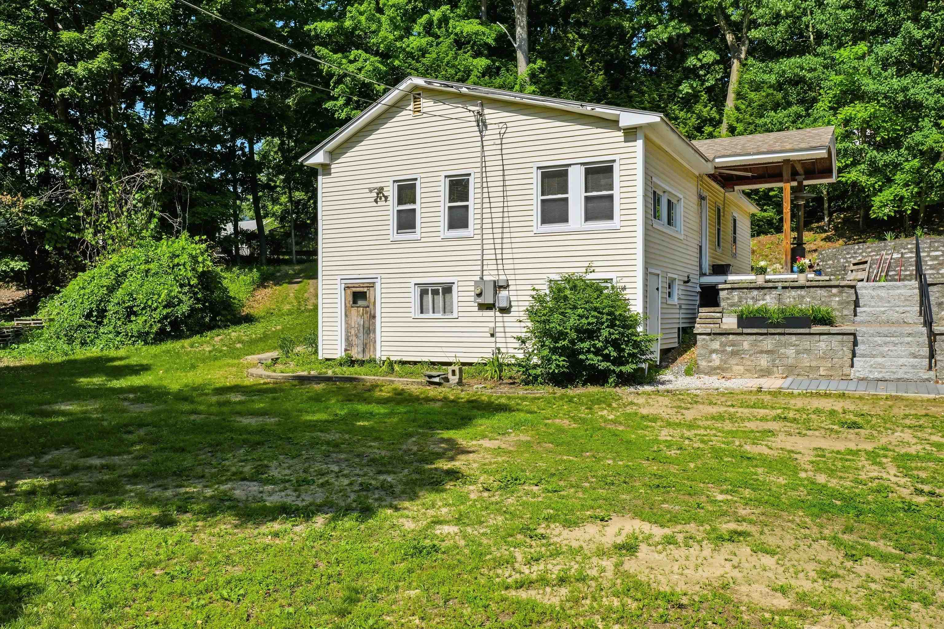 625 Douglas St, Manchester, NH 03102
