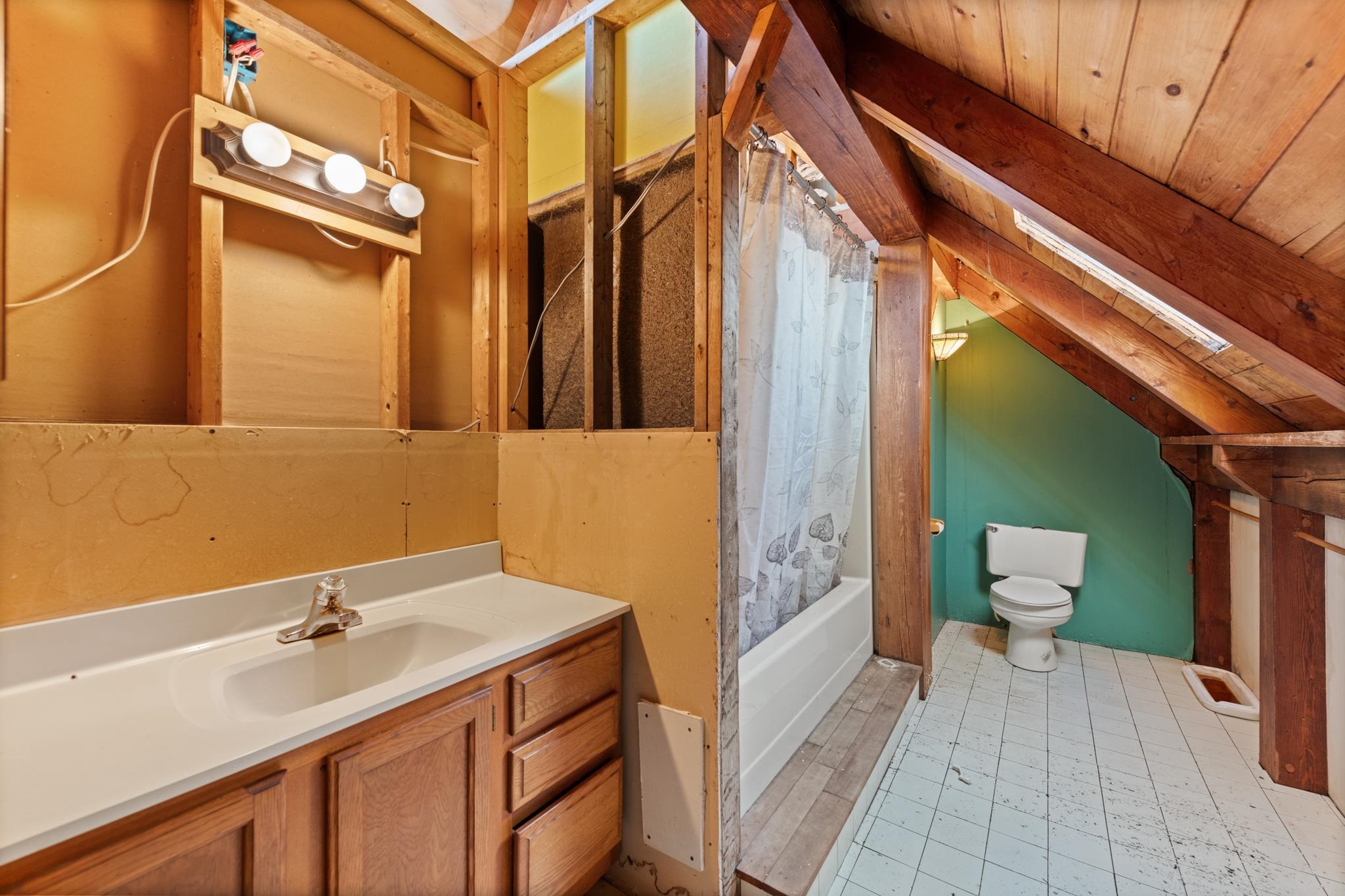 81 Disdam Rd, Holderness, NH 03245