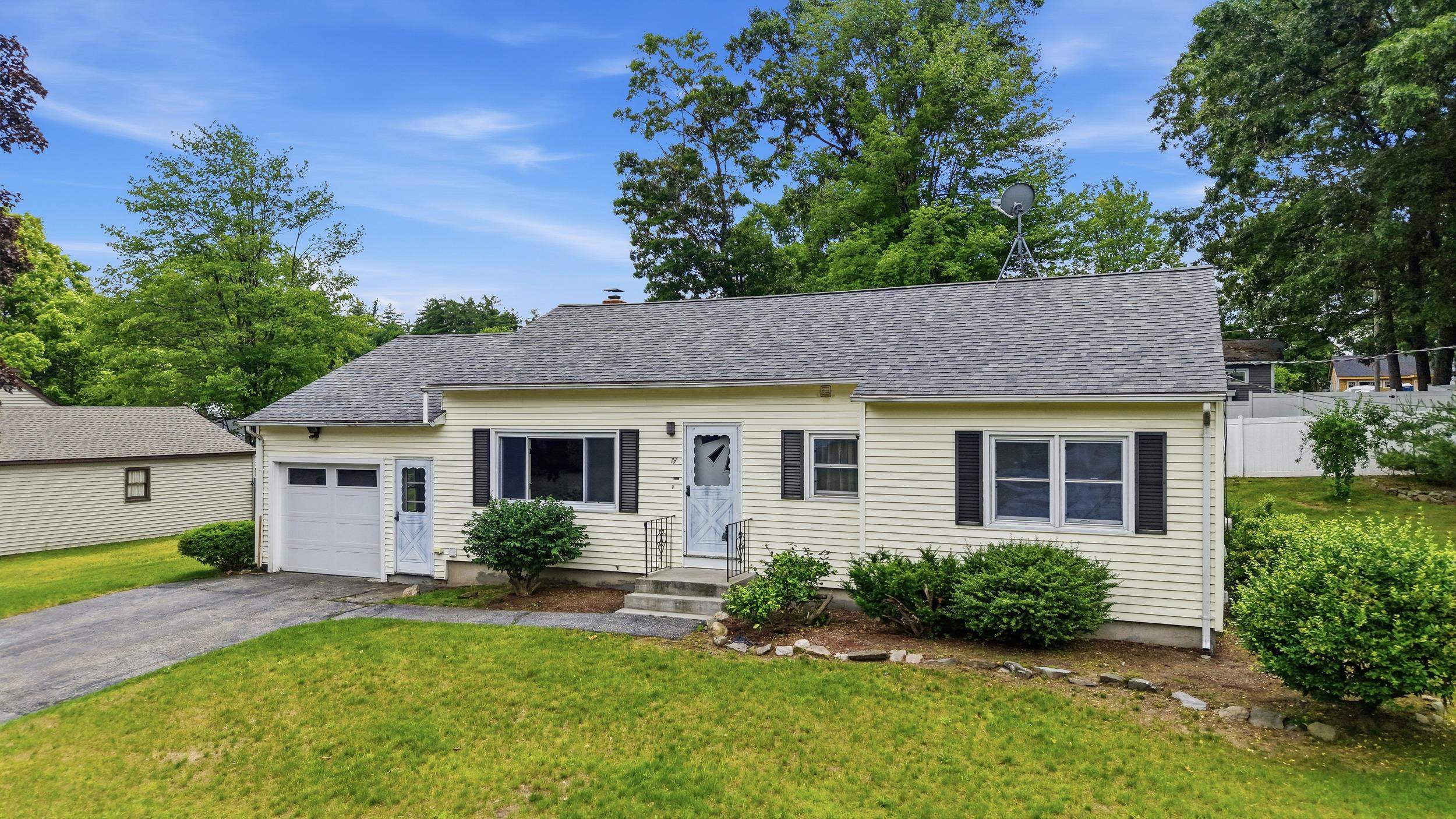 19 Carroll St, Nashua, NH 03063