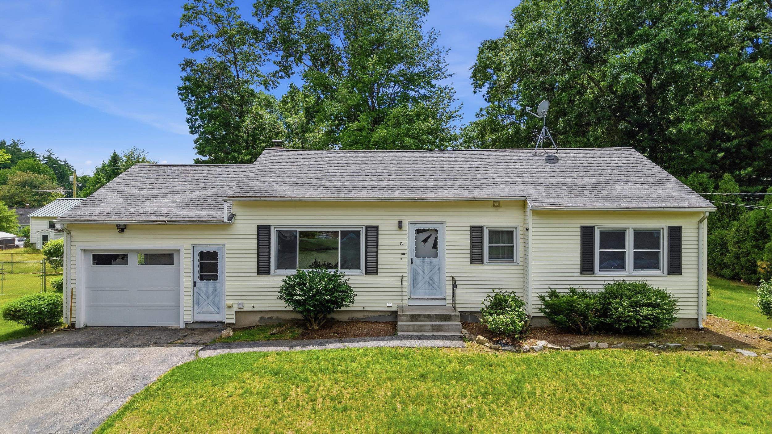 19 Carroll St, Nashua, NH 03063