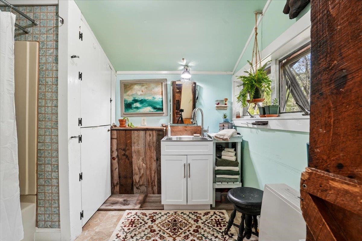 491 Greenfield Rd, Peterborough, NH 03458