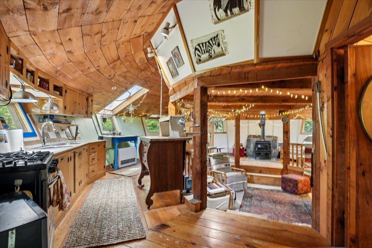 491 Greenfield Rd, Peterborough, NH 03458