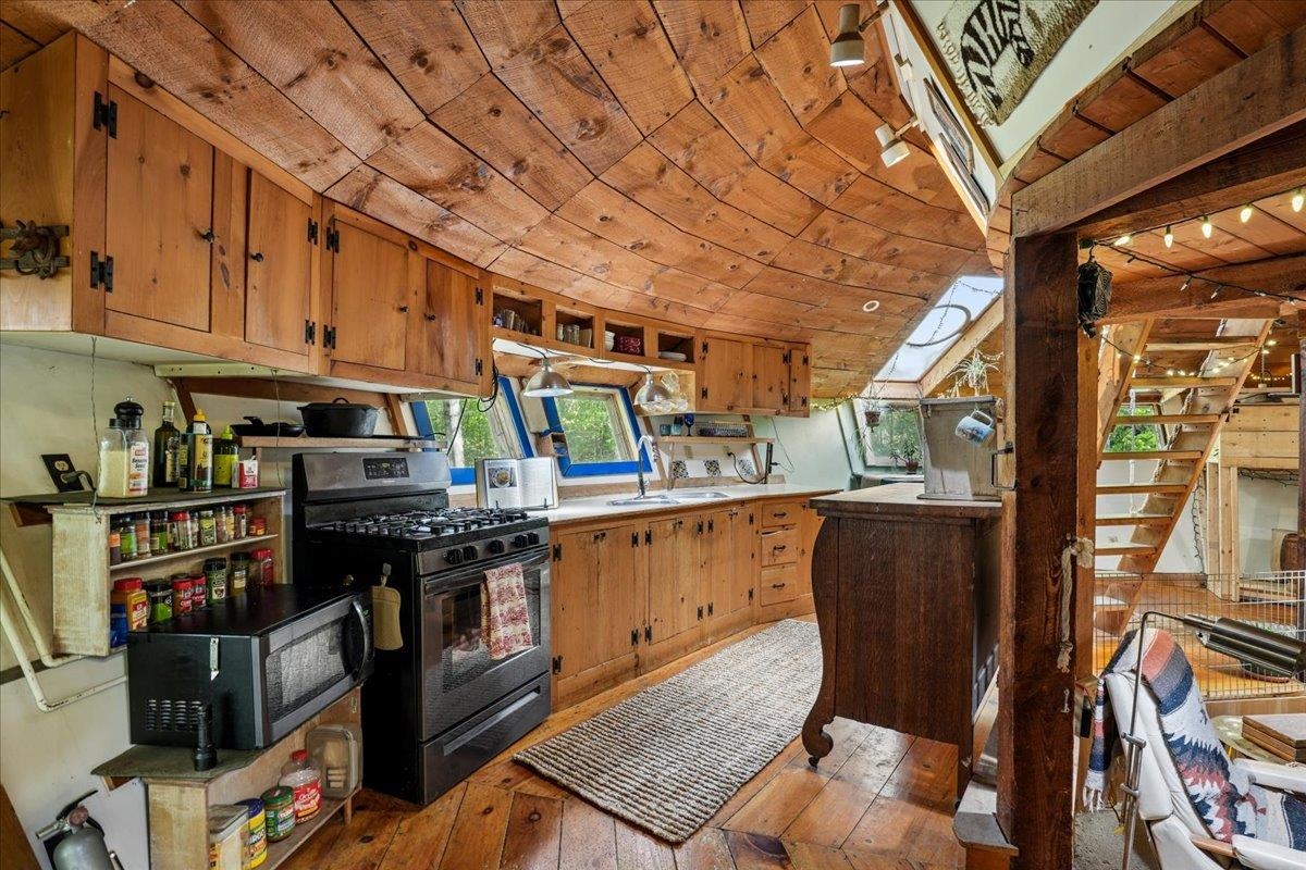 491 Greenfield Rd, Peterborough, NH 03458