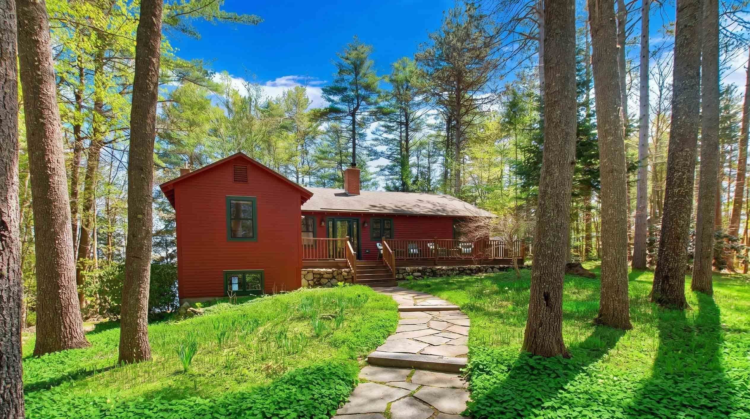 1807 Little Sunapee Rd, New London, NH 03257