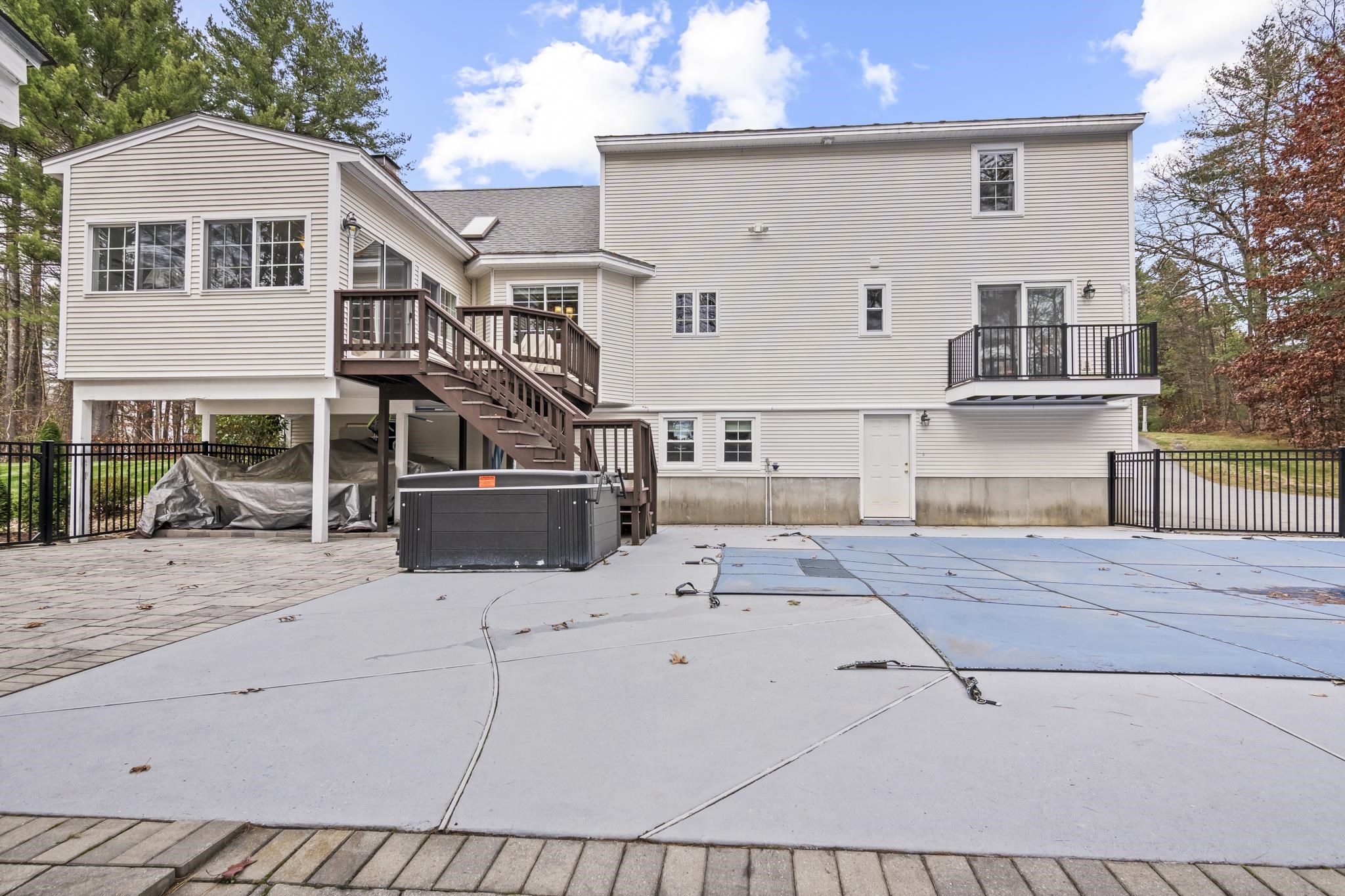 3 Hillside Rd, Windham, NH 03087