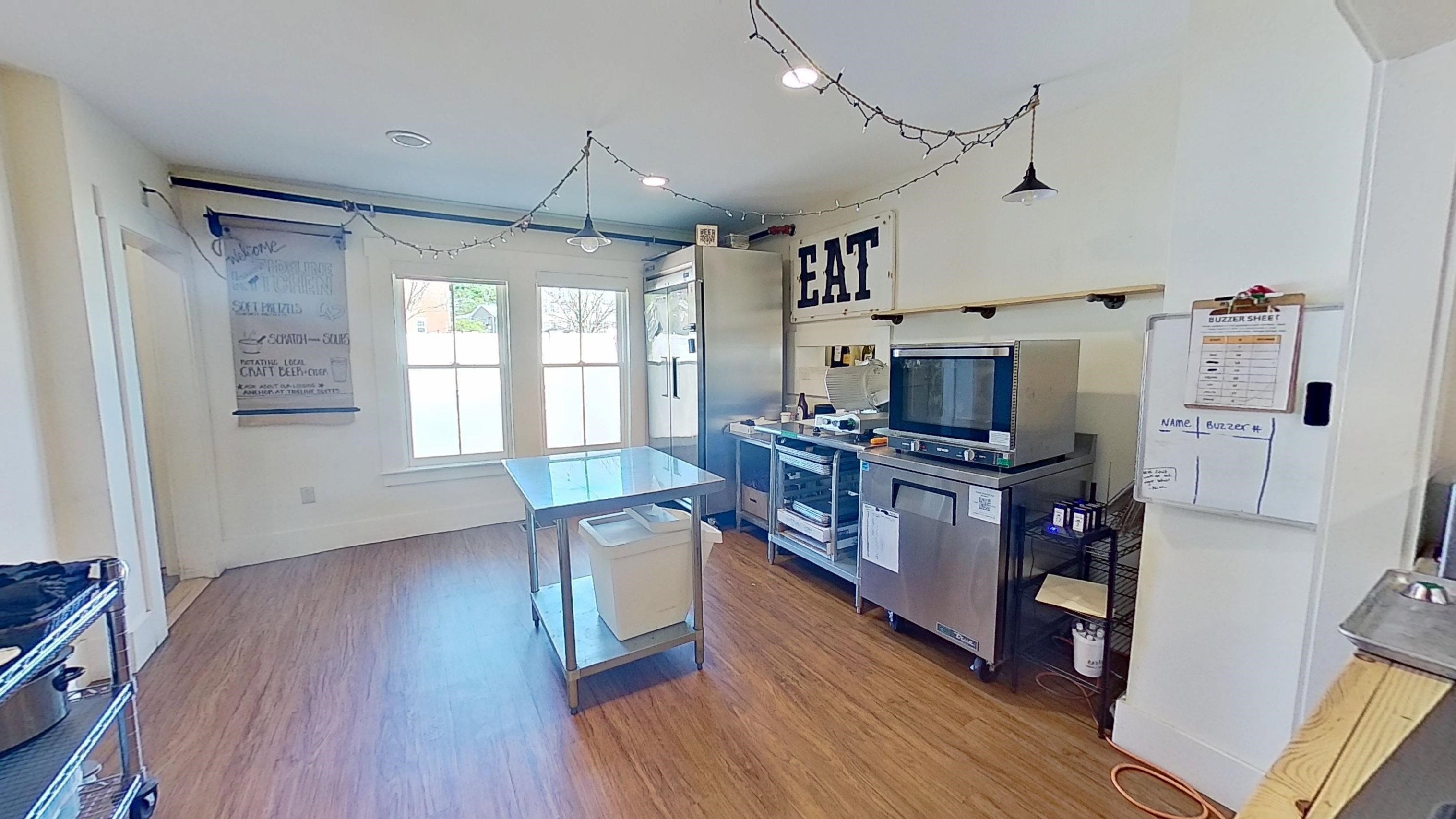 15 Newmarket Rd, Durham, NH 03824