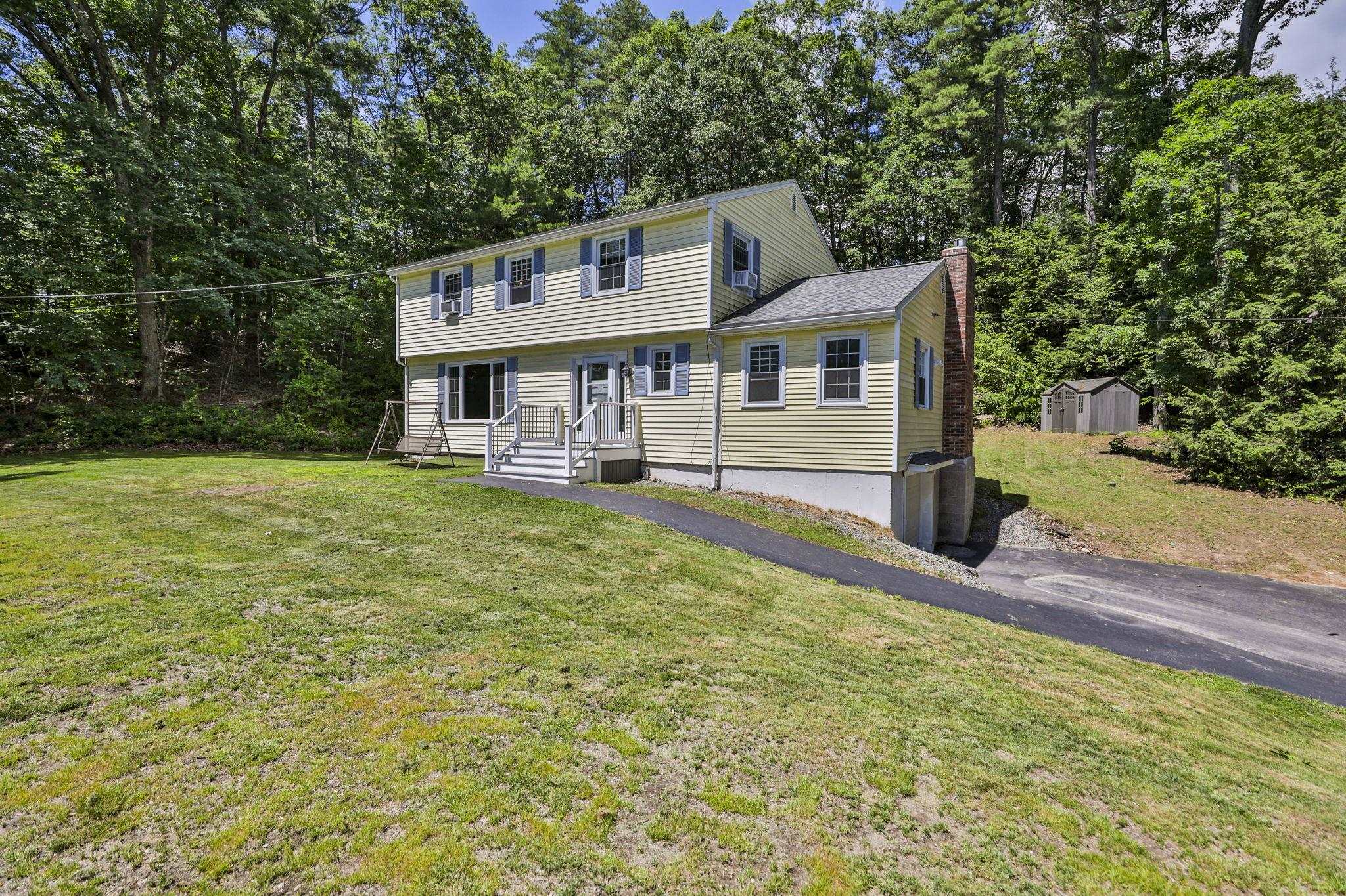 15 Castle Hill Rd, Pelham, NH 03076