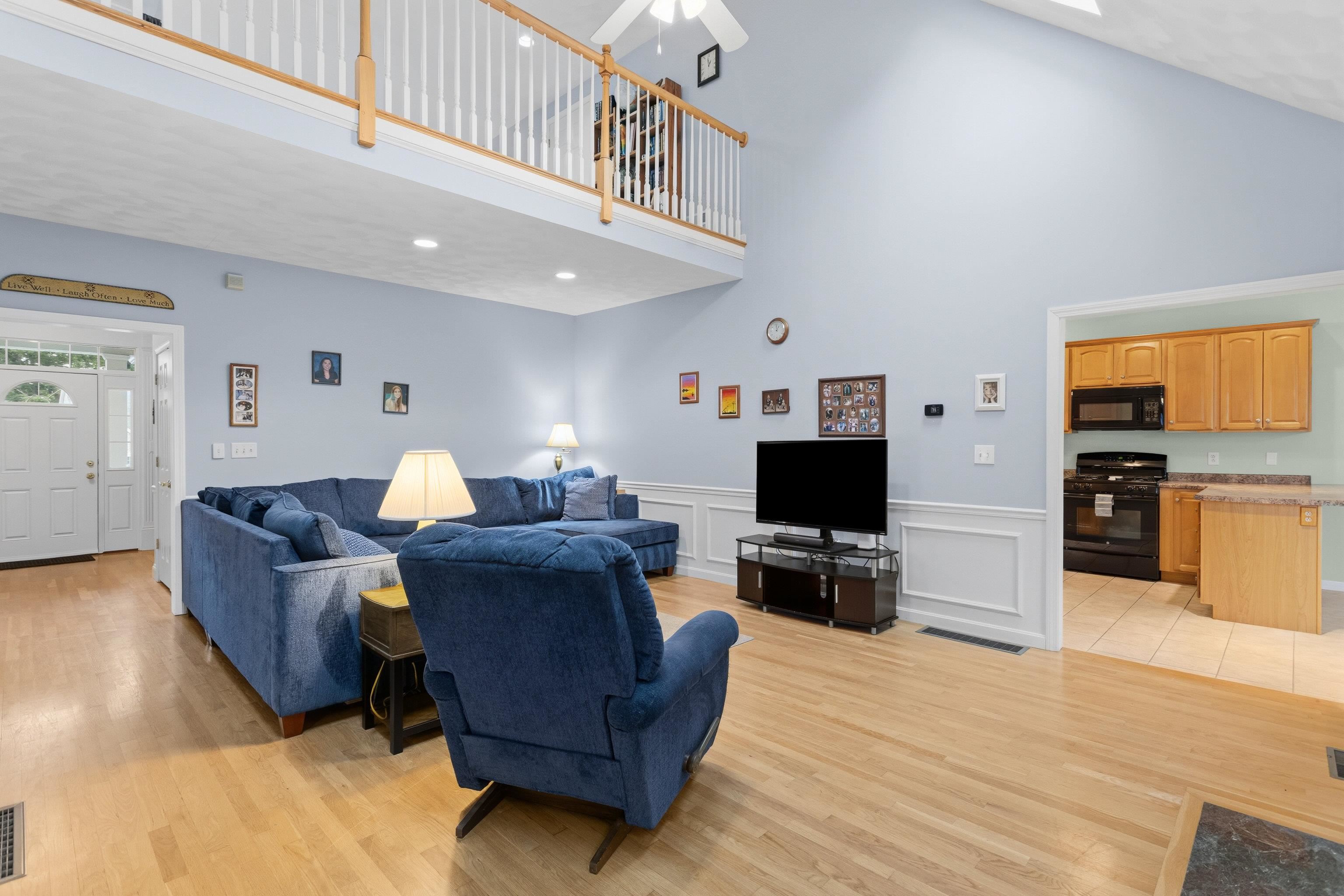 28 Saint Andrews Way, Londonderry, NH 03053