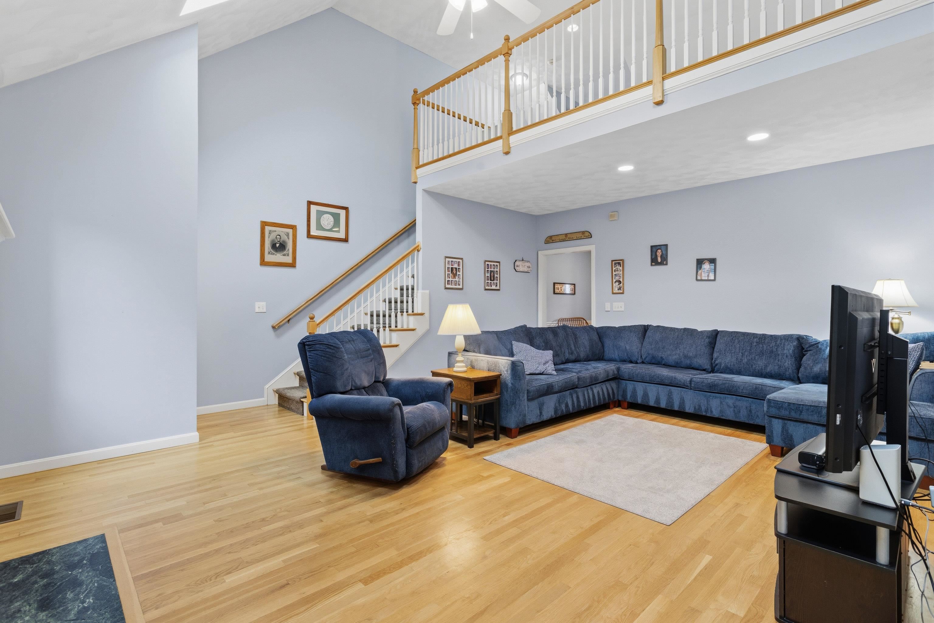 28 Saint Andrews Way, Londonderry, NH 03053
