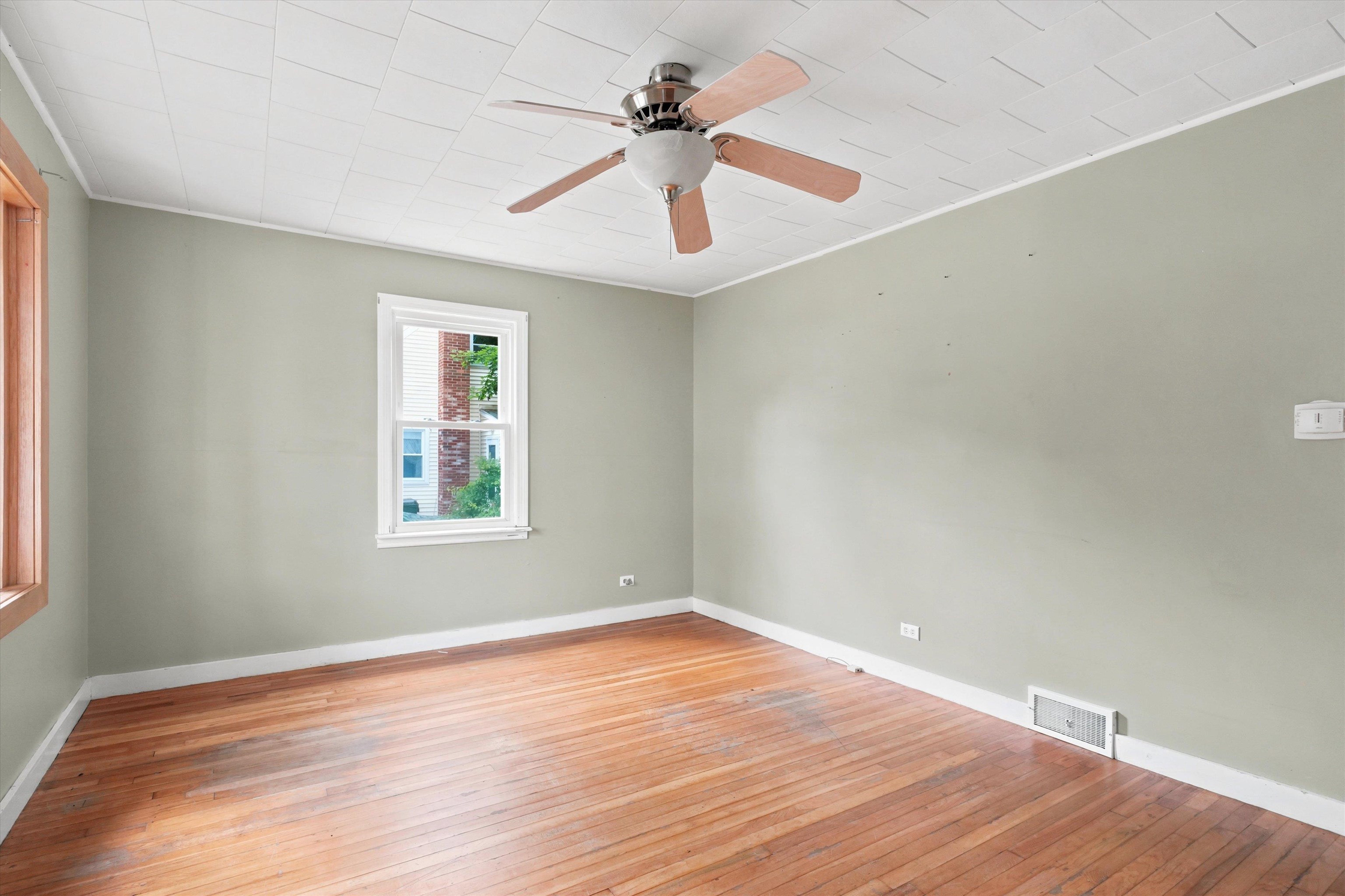 25 Kendall Ave, Manchester, NH 03103
