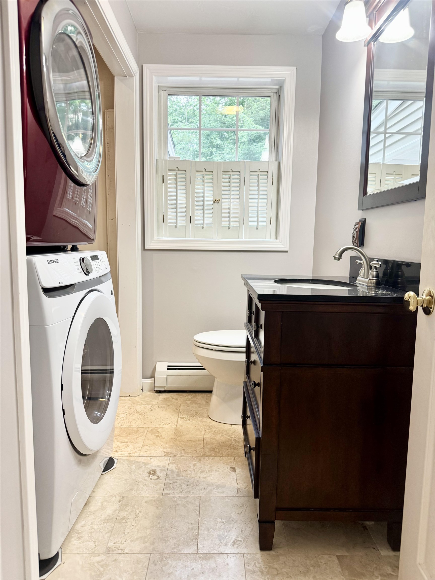 20 Lamprey Village Dr, Epping, NH 03042
