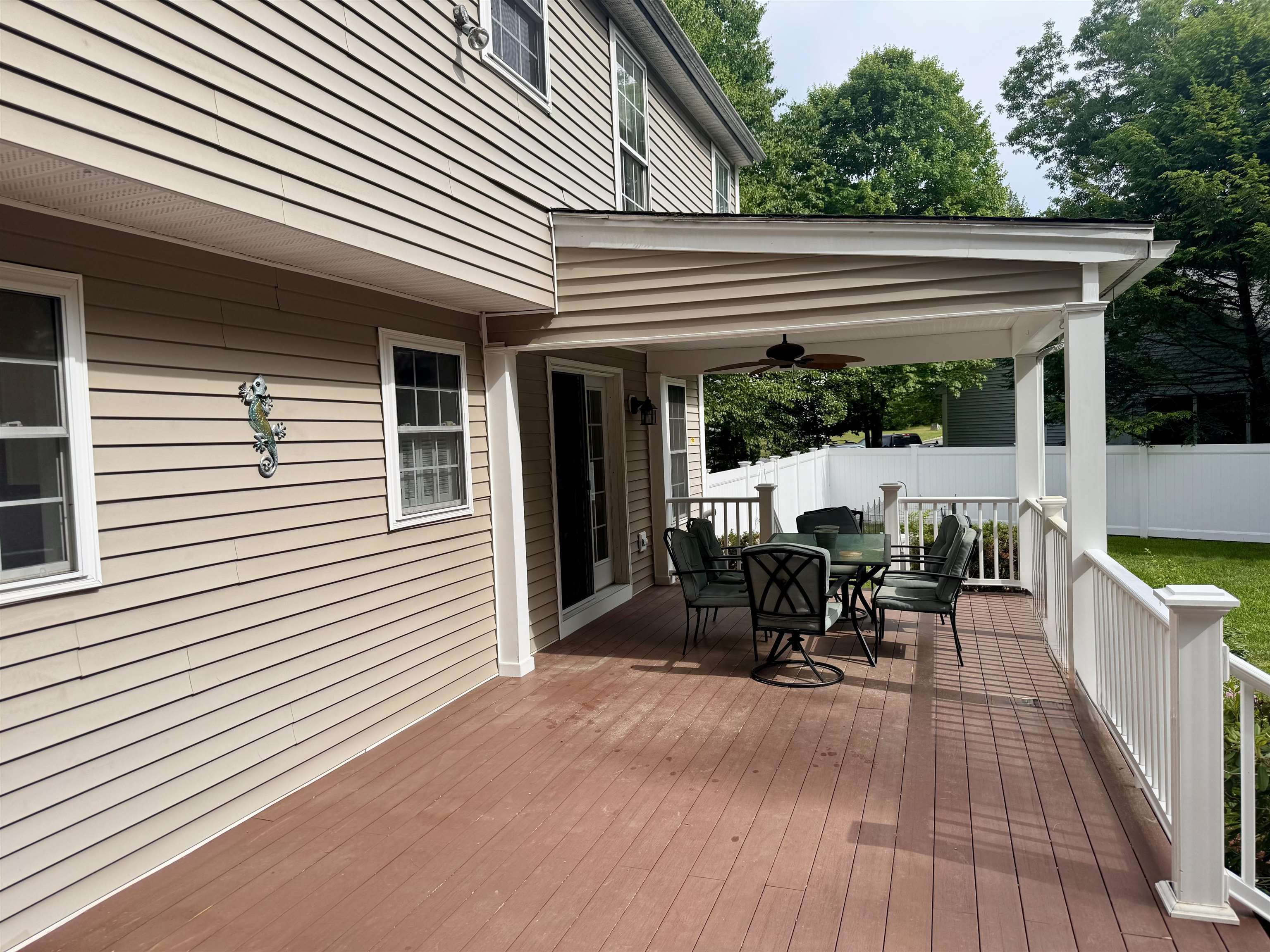 20 Lamprey Village Dr, Epping, NH 03042