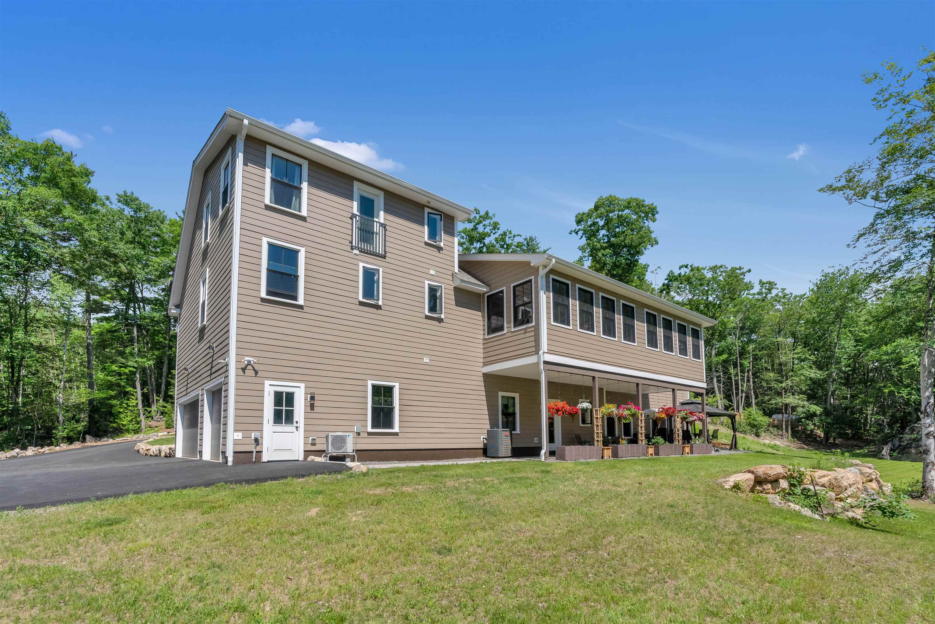 67 Cooper Rd, Barrington, NH 03825