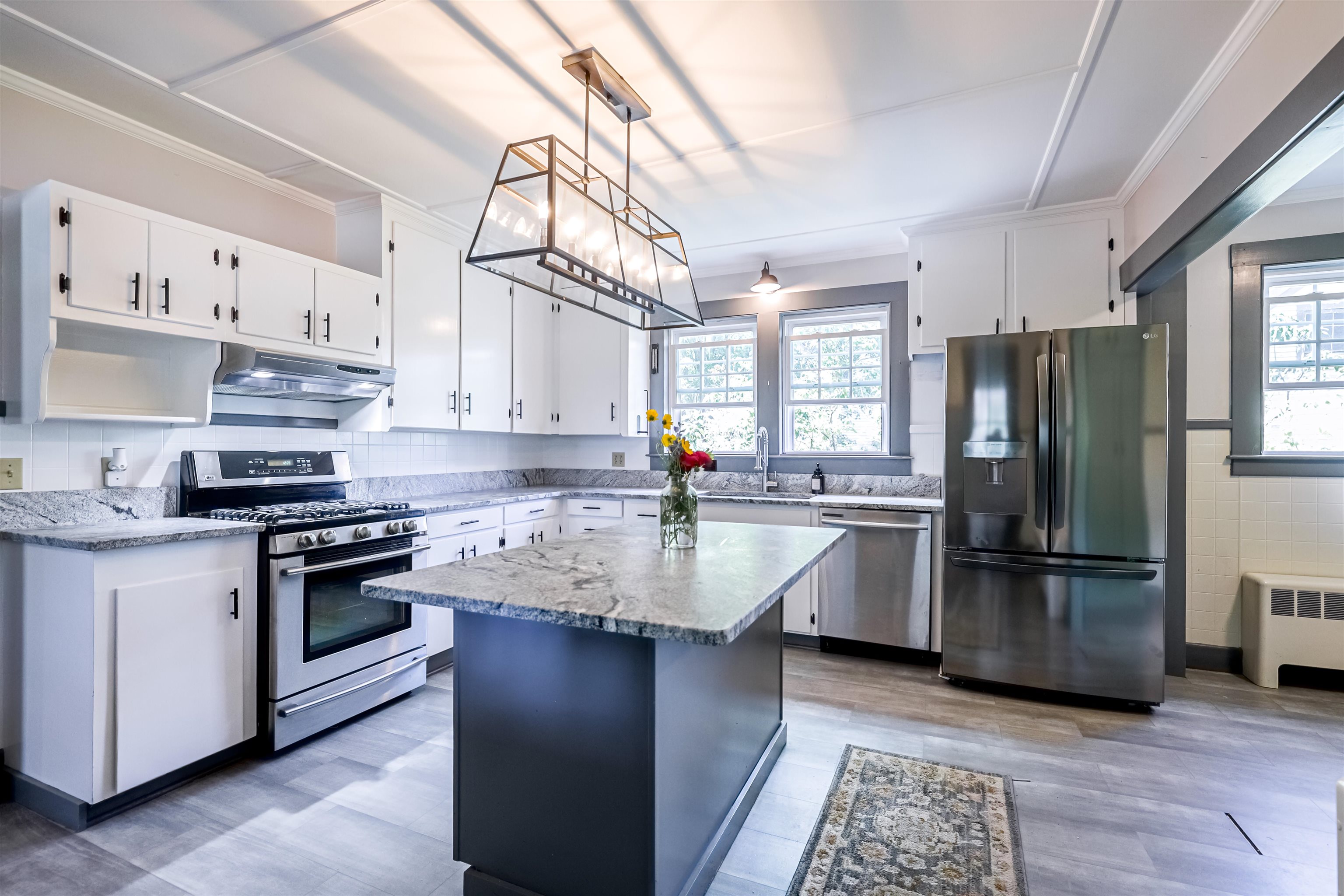 8 Grove St, Concord, NH 03301
