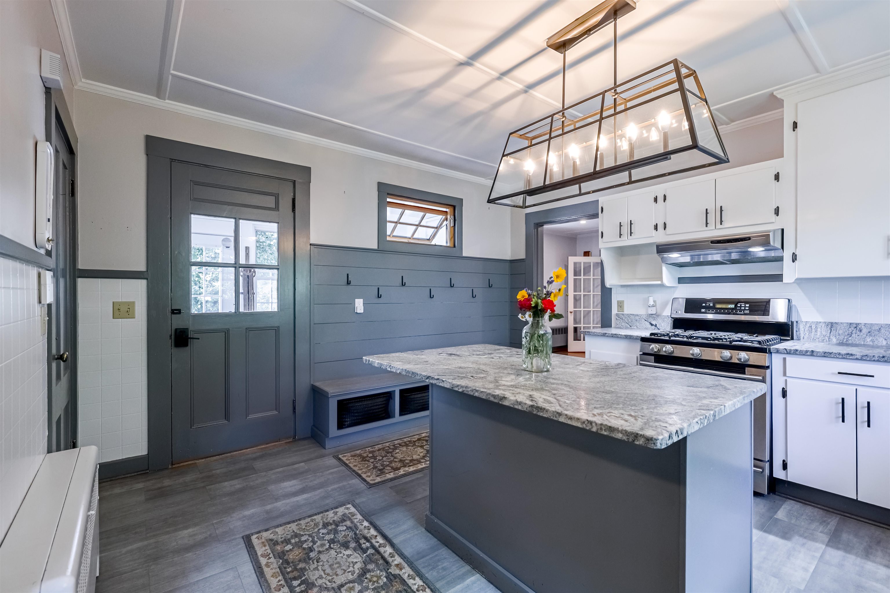 8 Grove St, Concord, NH 03301