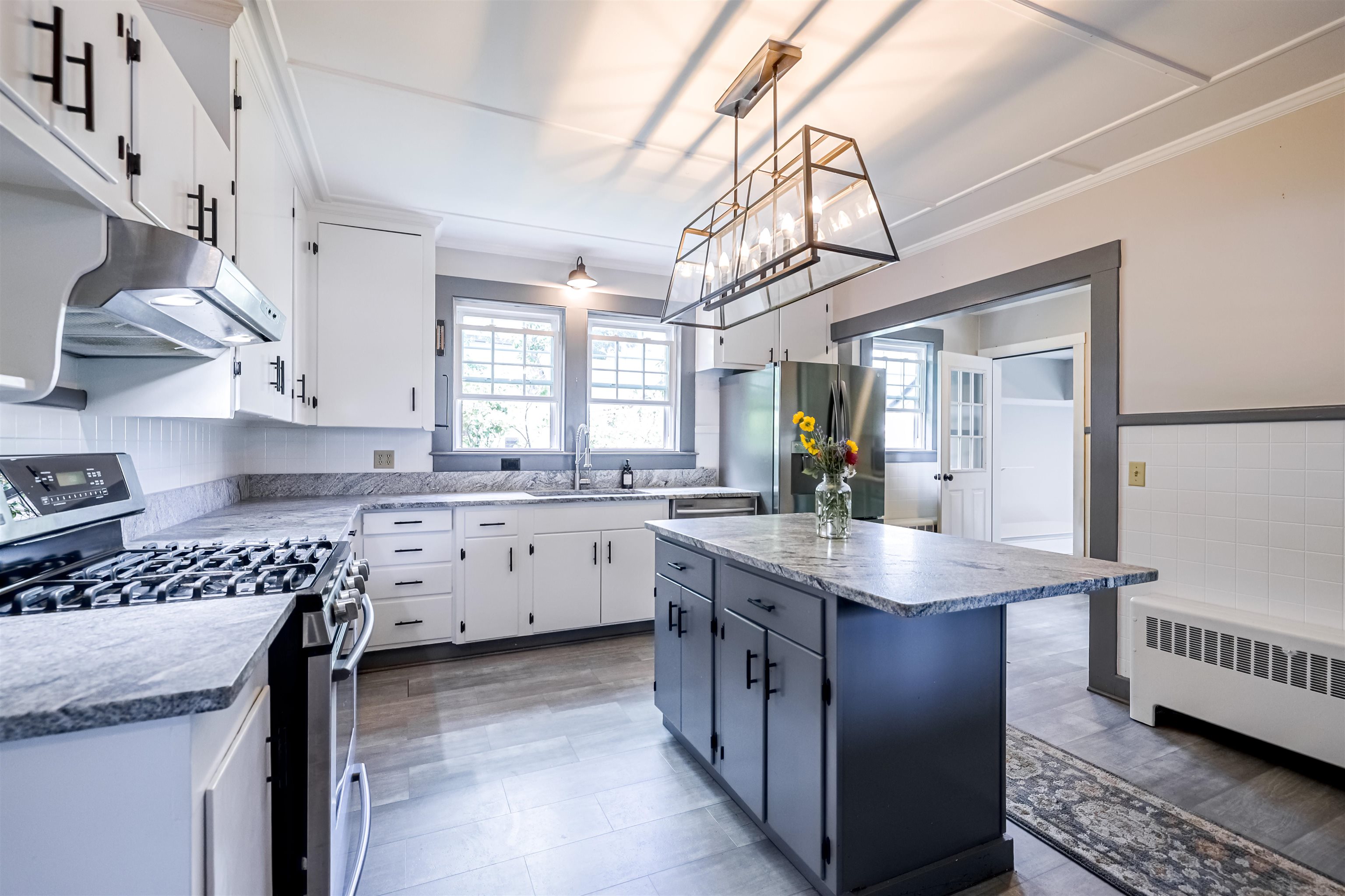 8 Grove St, Concord, NH 03301