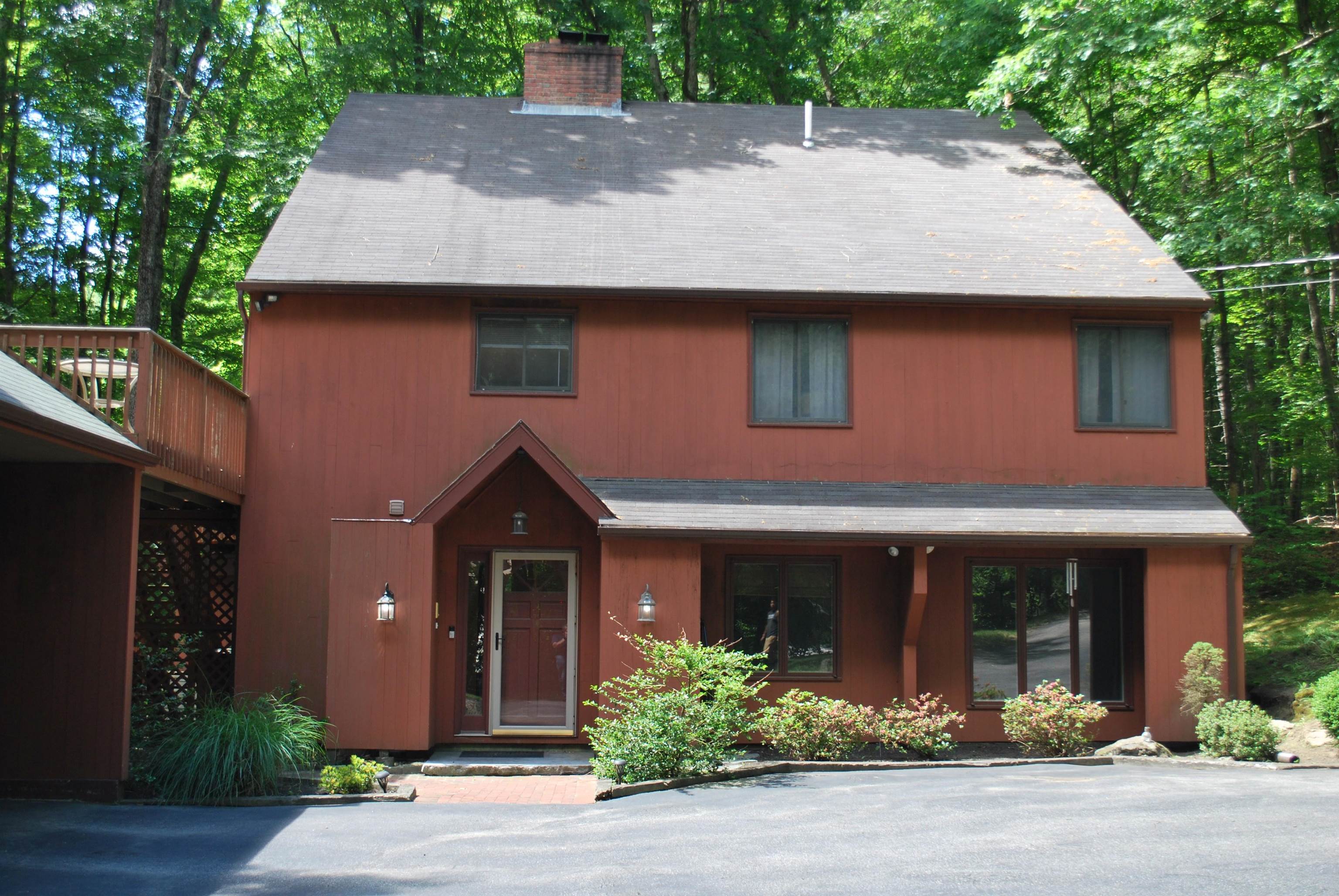 43 Camelot Dr, Bedford, NH 03110