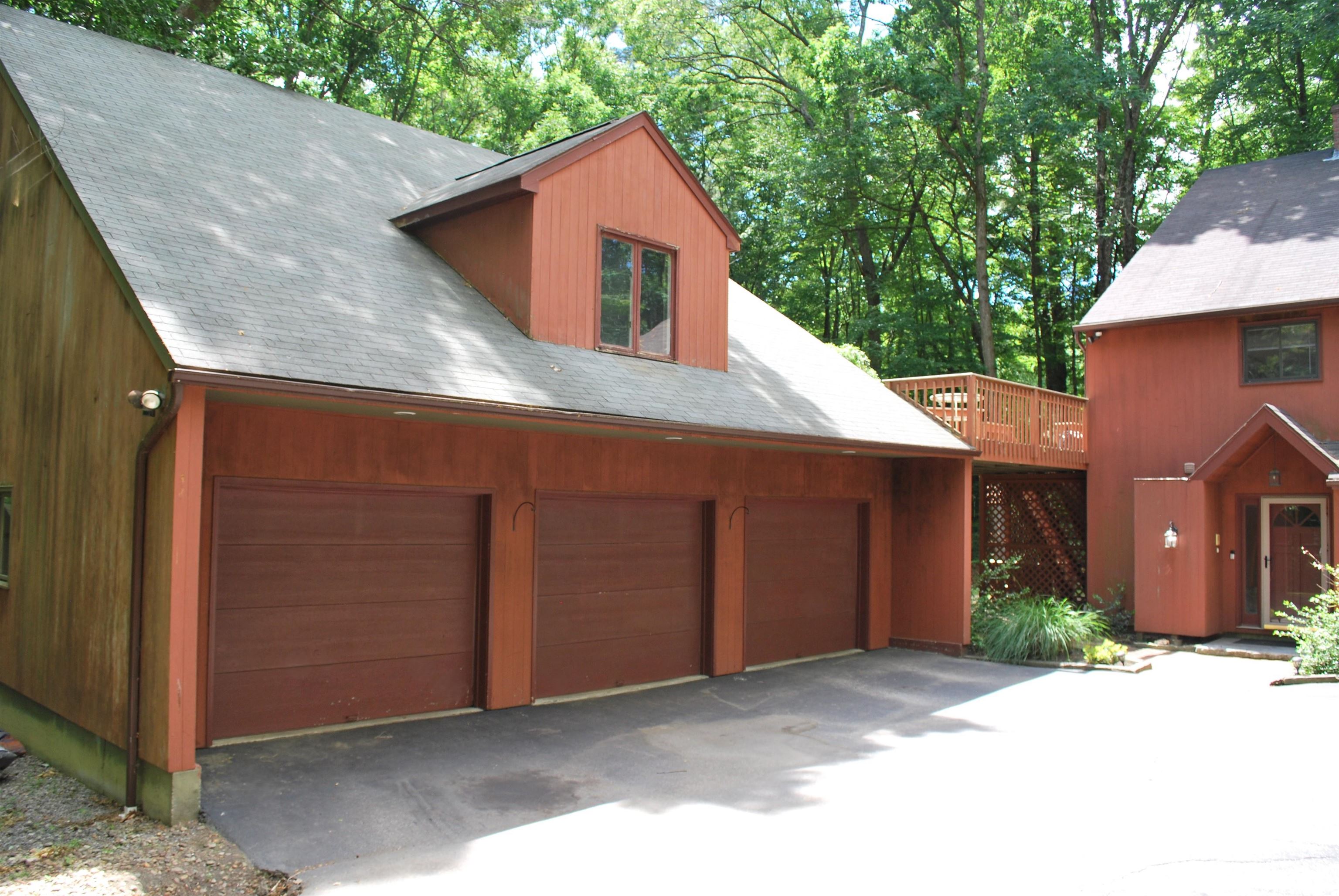 43 Camelot Dr, Bedford, NH 03110