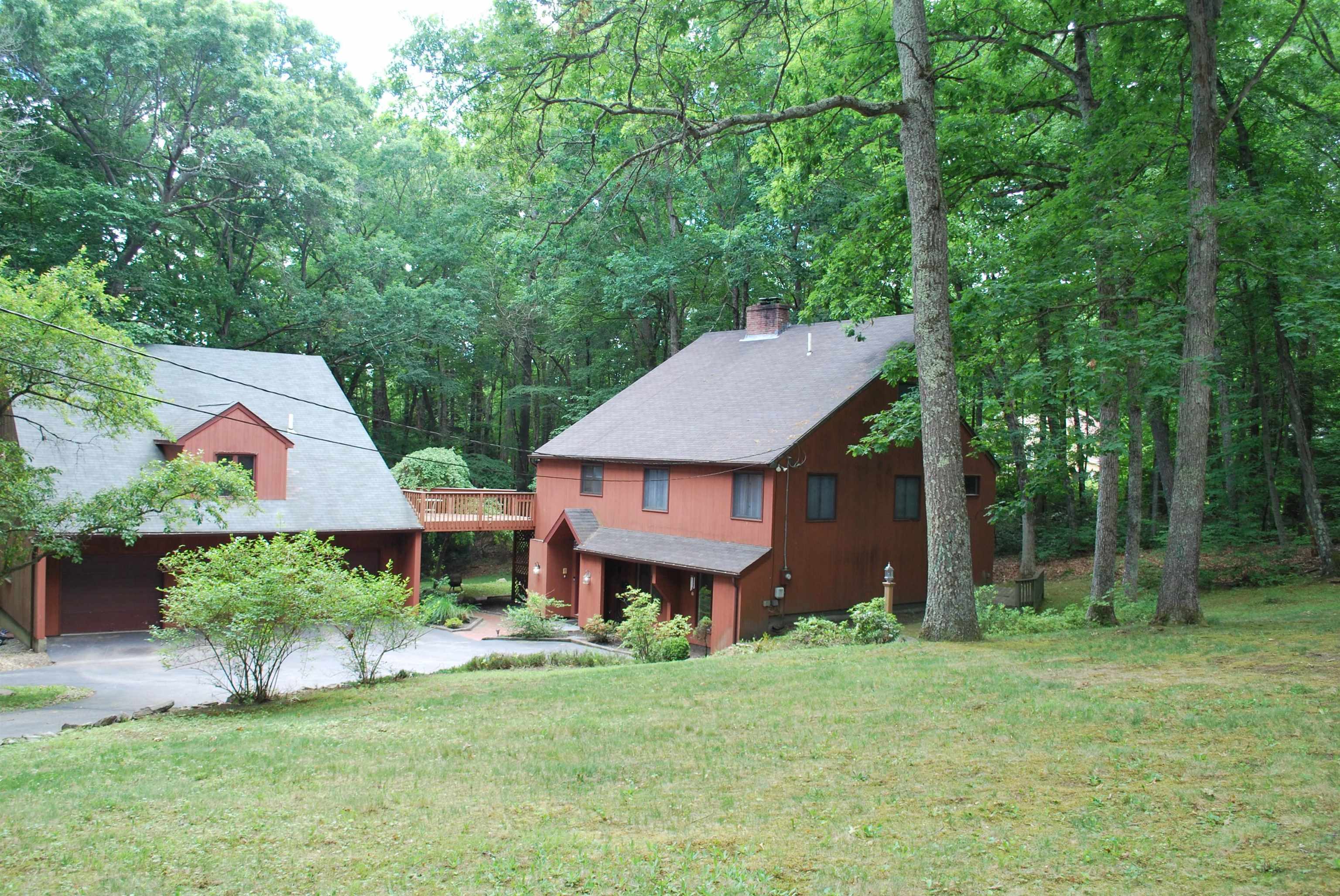 43 Camelot Dr, Bedford, NH 03110