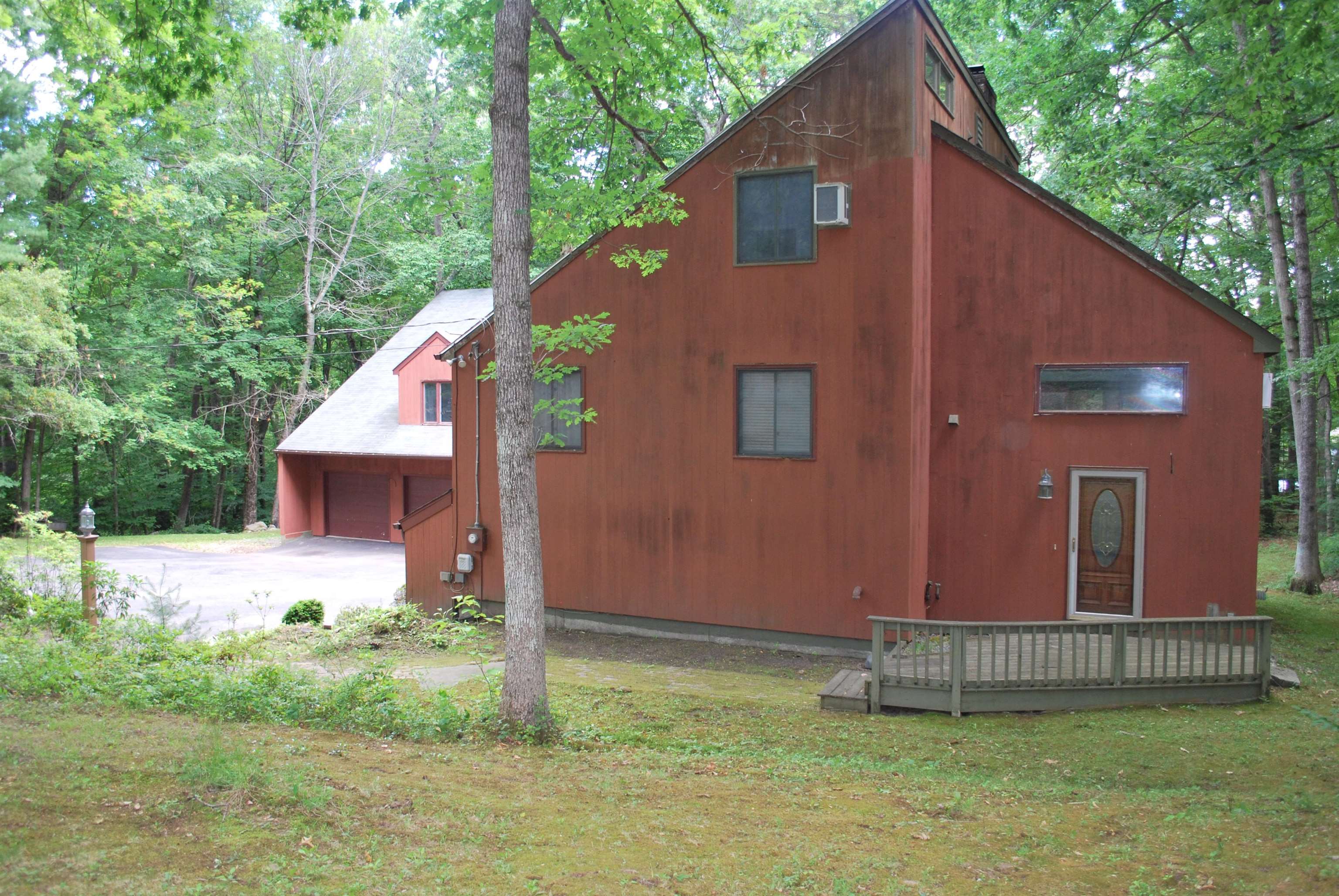 43 Camelot Dr, Bedford, NH 03110