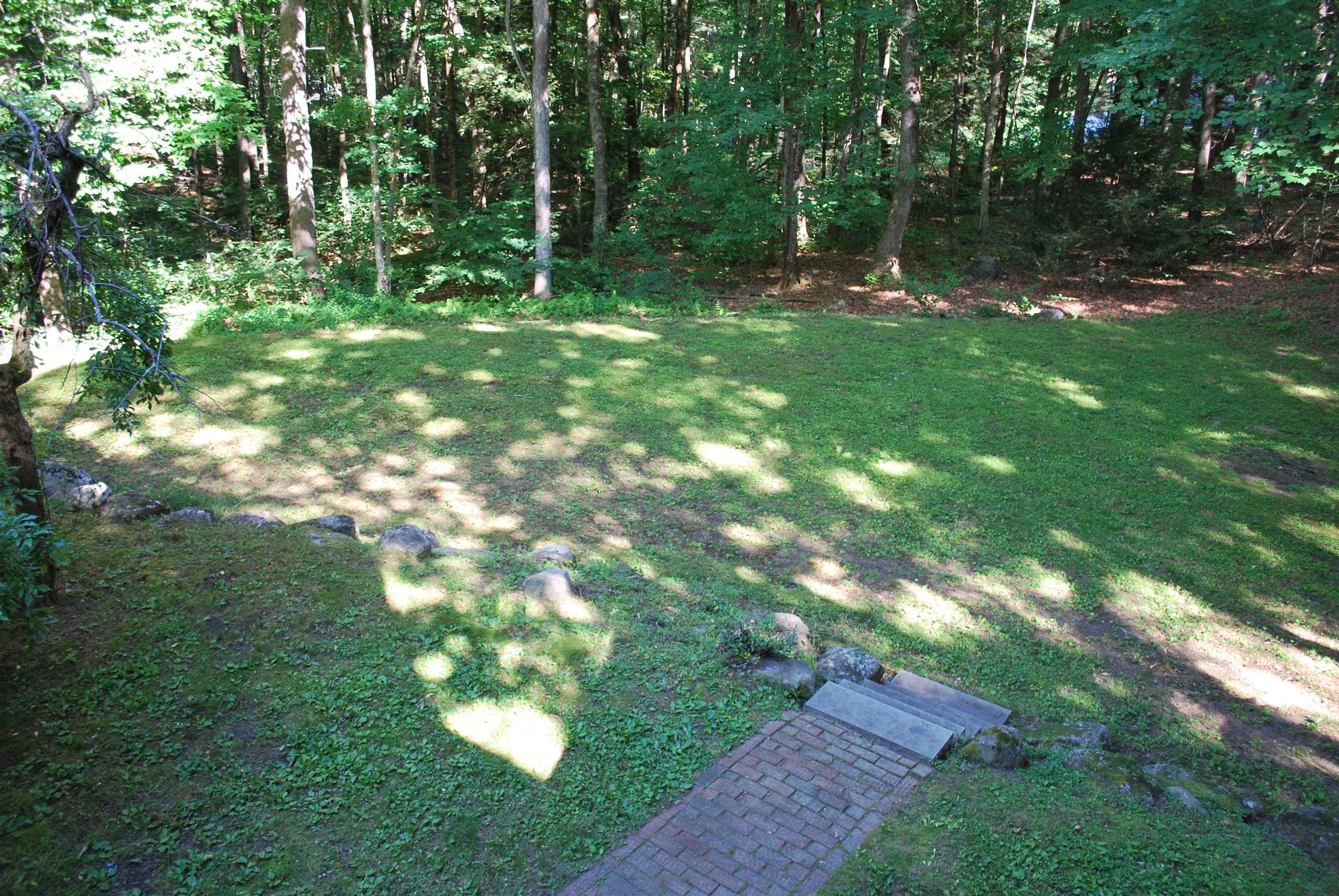 43 Camelot Dr, Bedford, NH 03110