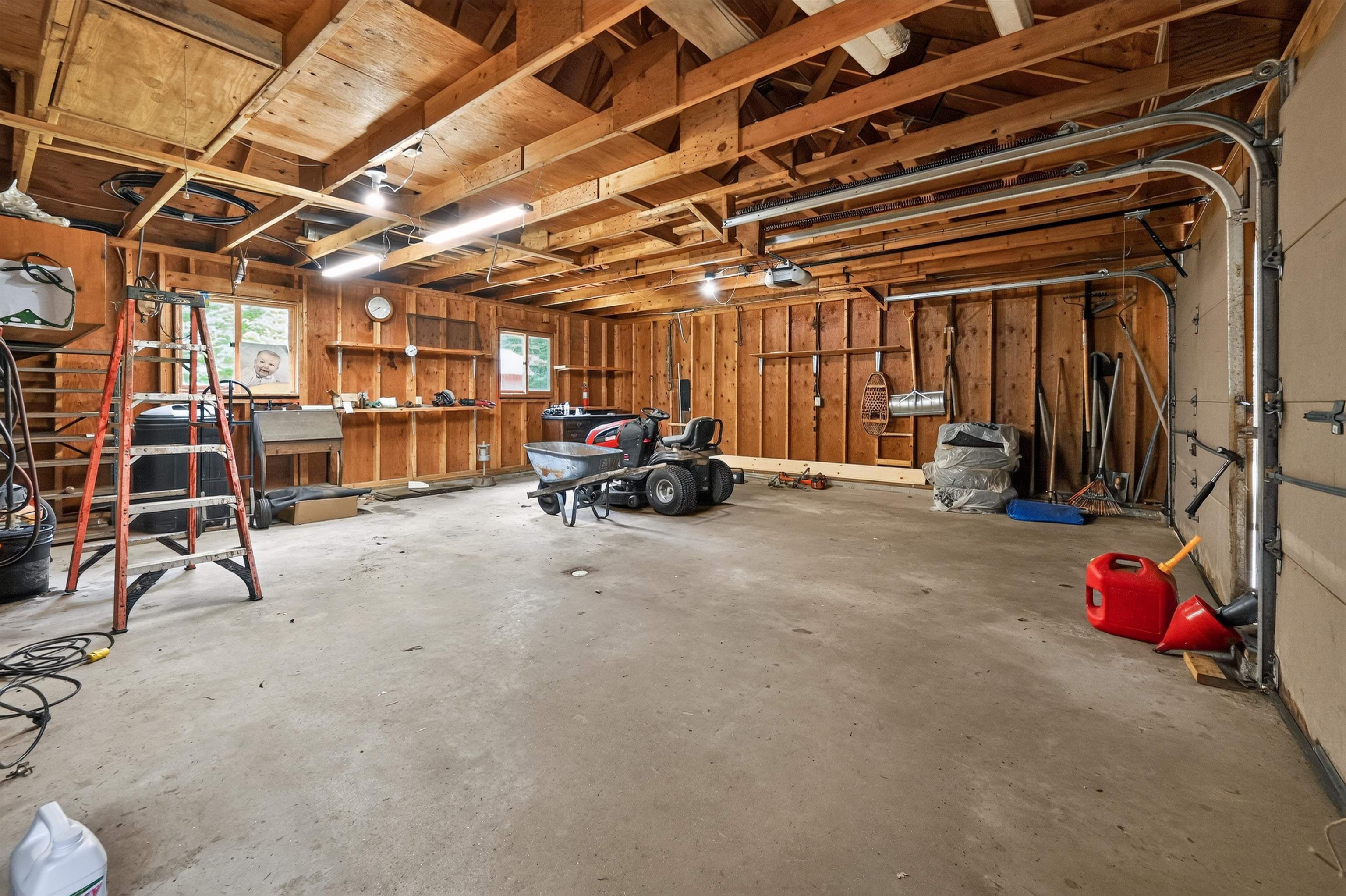 427 Cross Rd, Goshen, NH 03752