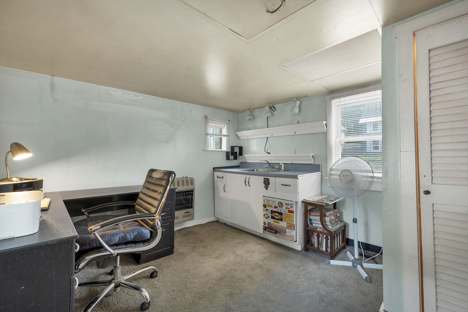 19 Monroe St, Concord, NH 03301-3615