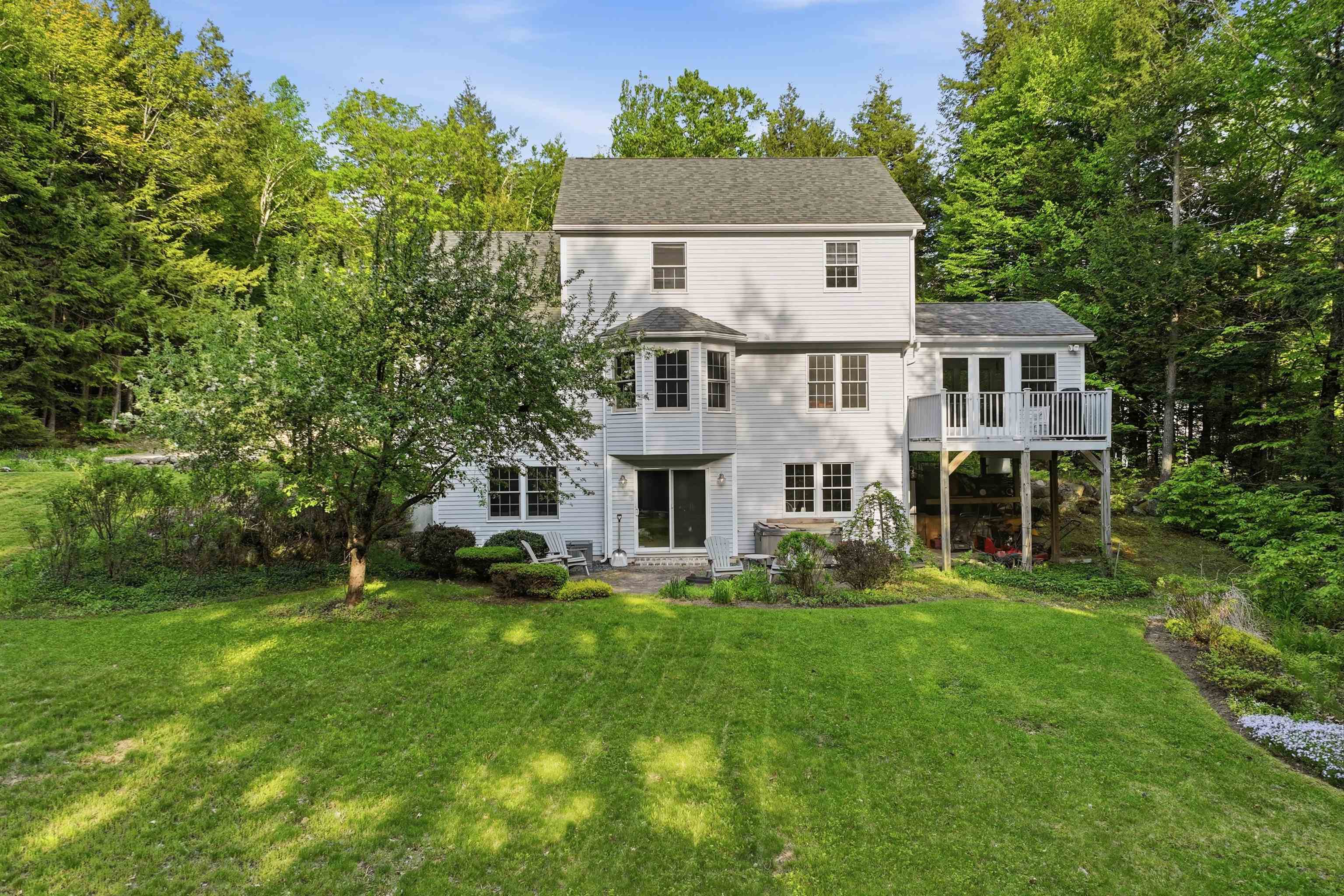 25 James Ln, Hebron, NH 03241