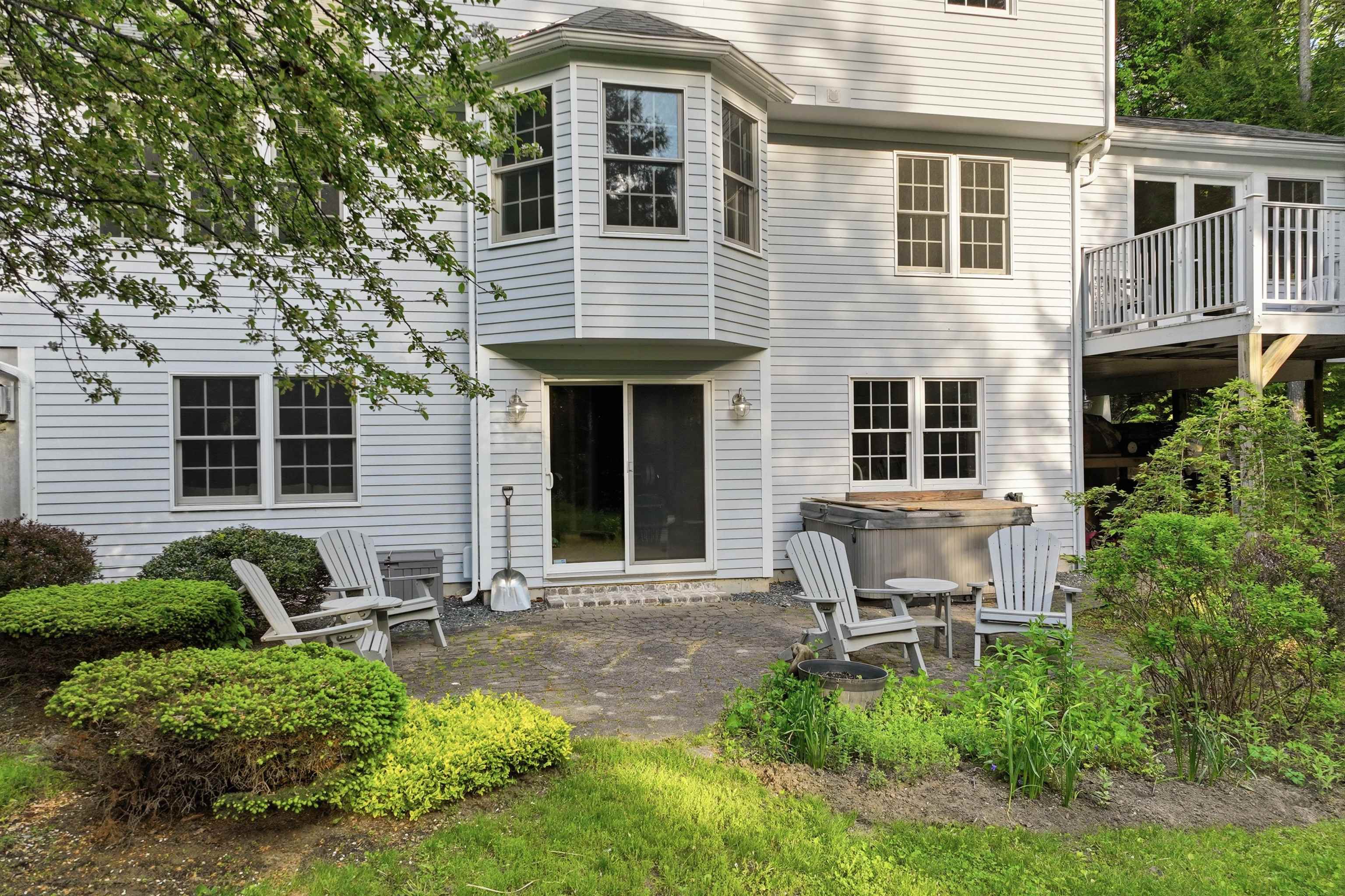 25 James Ln, Hebron, NH 03241