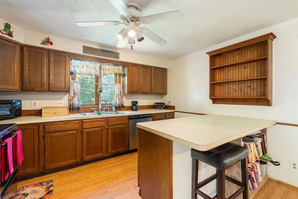 8 Cottage Ct, Farmington, NH 03835