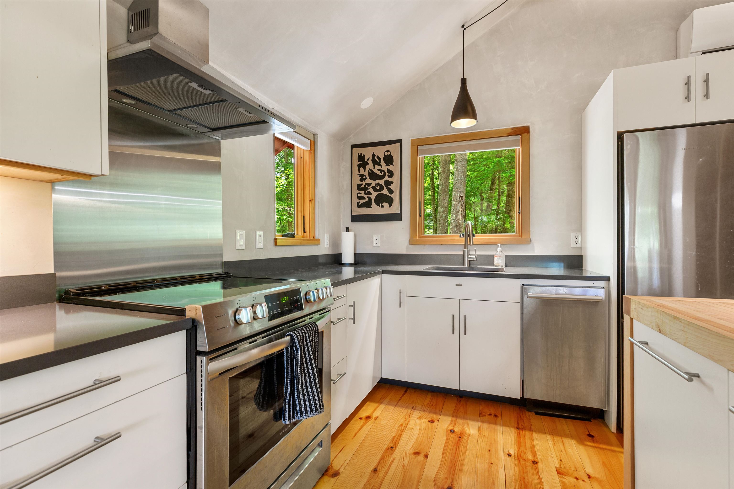  25597437