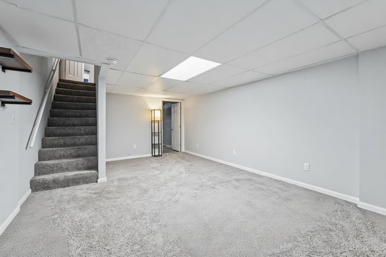 4 Granite Cir, Merrimack, NH 03054