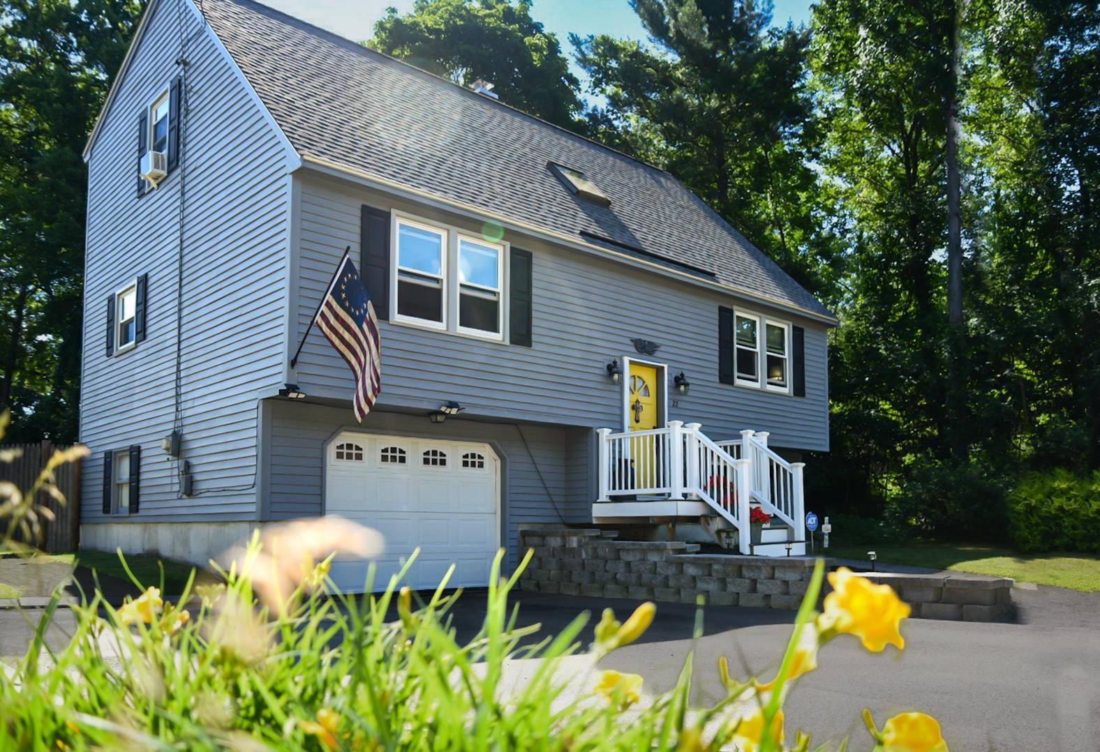 22 Edgewood St, Milford, NH 03055
