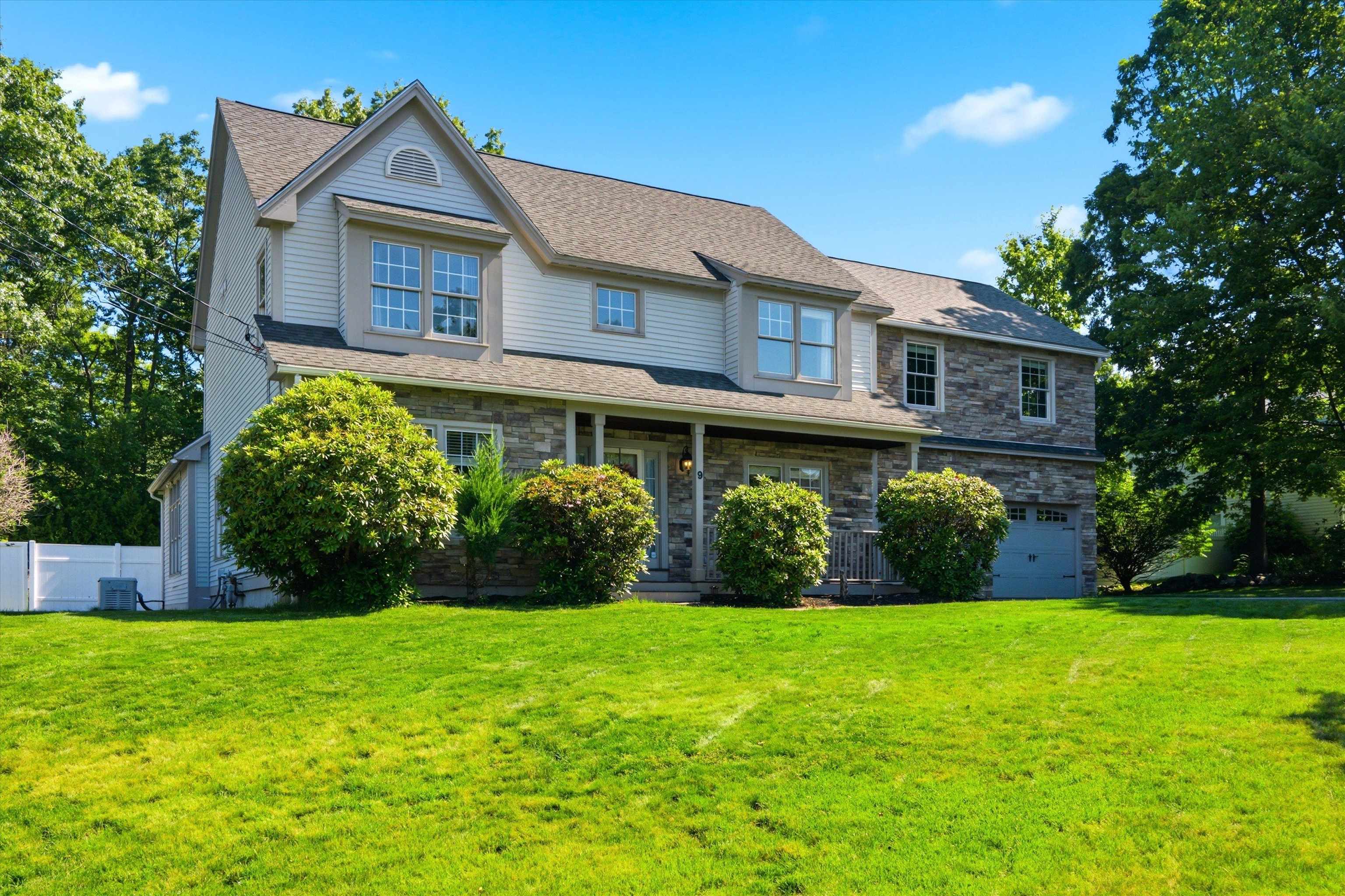 9 Tennyson Dr, Manchester, NH 03104