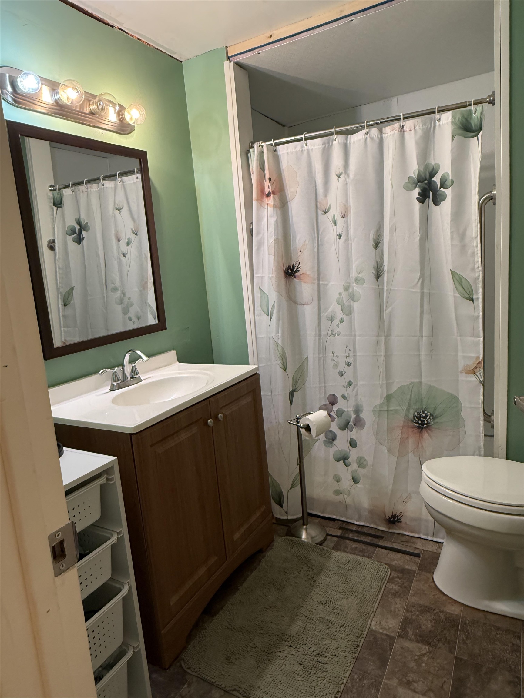 1st floor 3/4 bathroom
