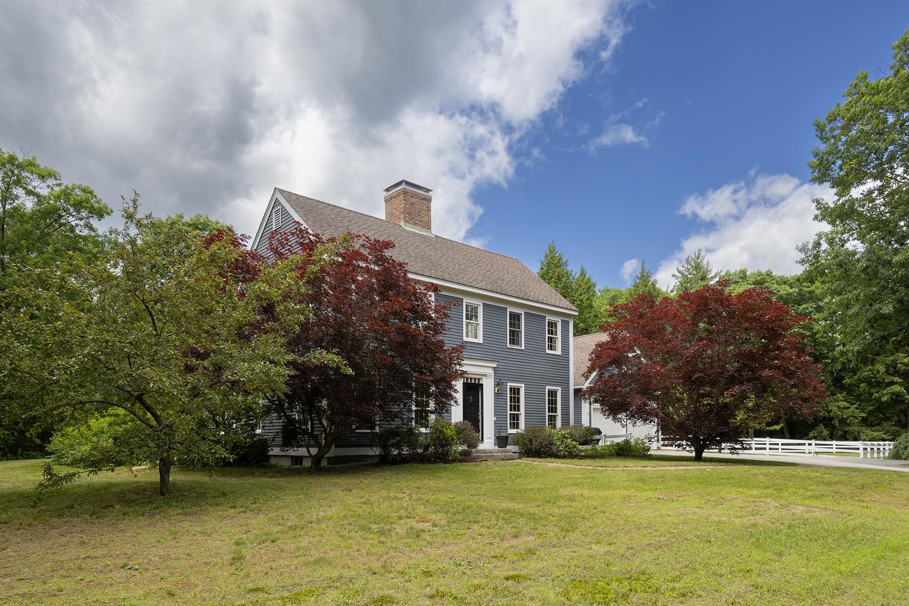28 Mathews Rd, Henniker, NH 03242
