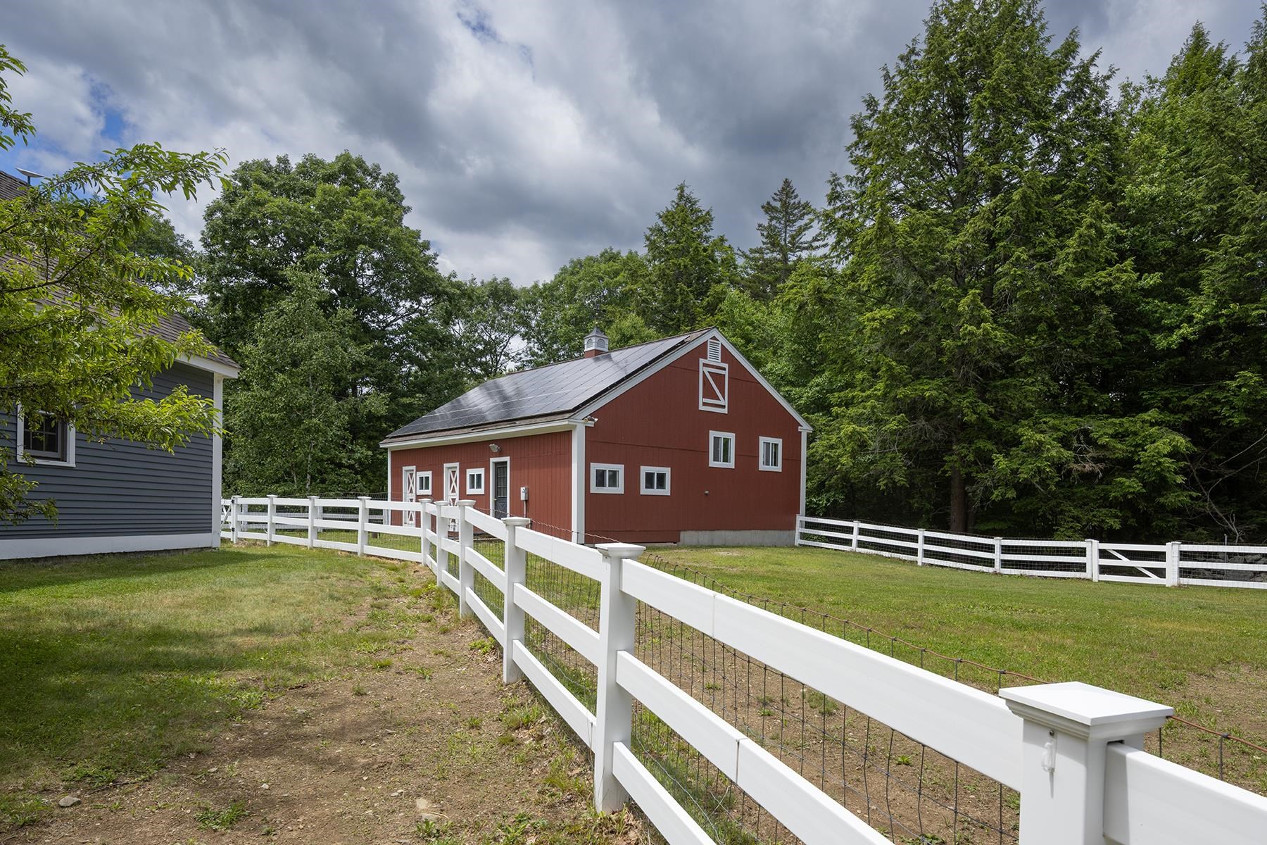 28 Mathews Rd, Henniker, NH 03242