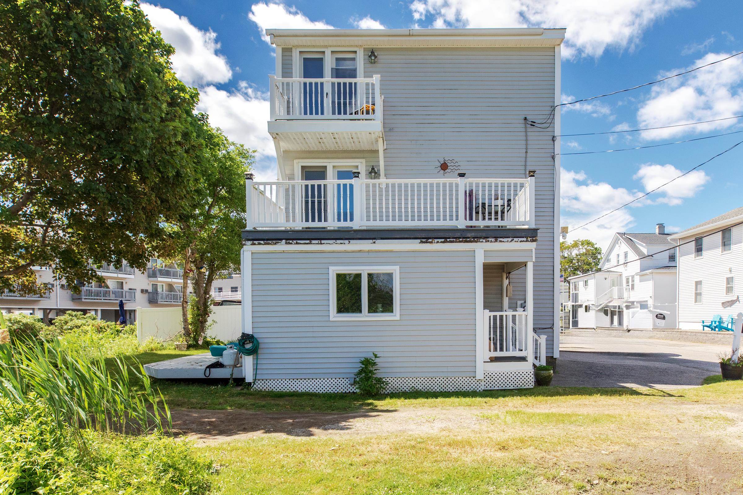 5 Viking St, Hampton, NH 03842