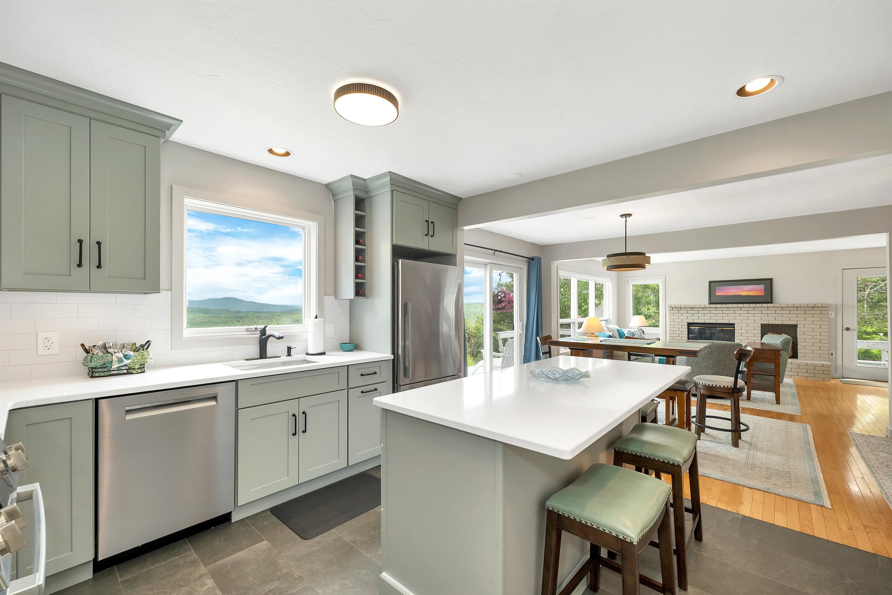 8 Ledgeview Way, Plymouth, NH 03264