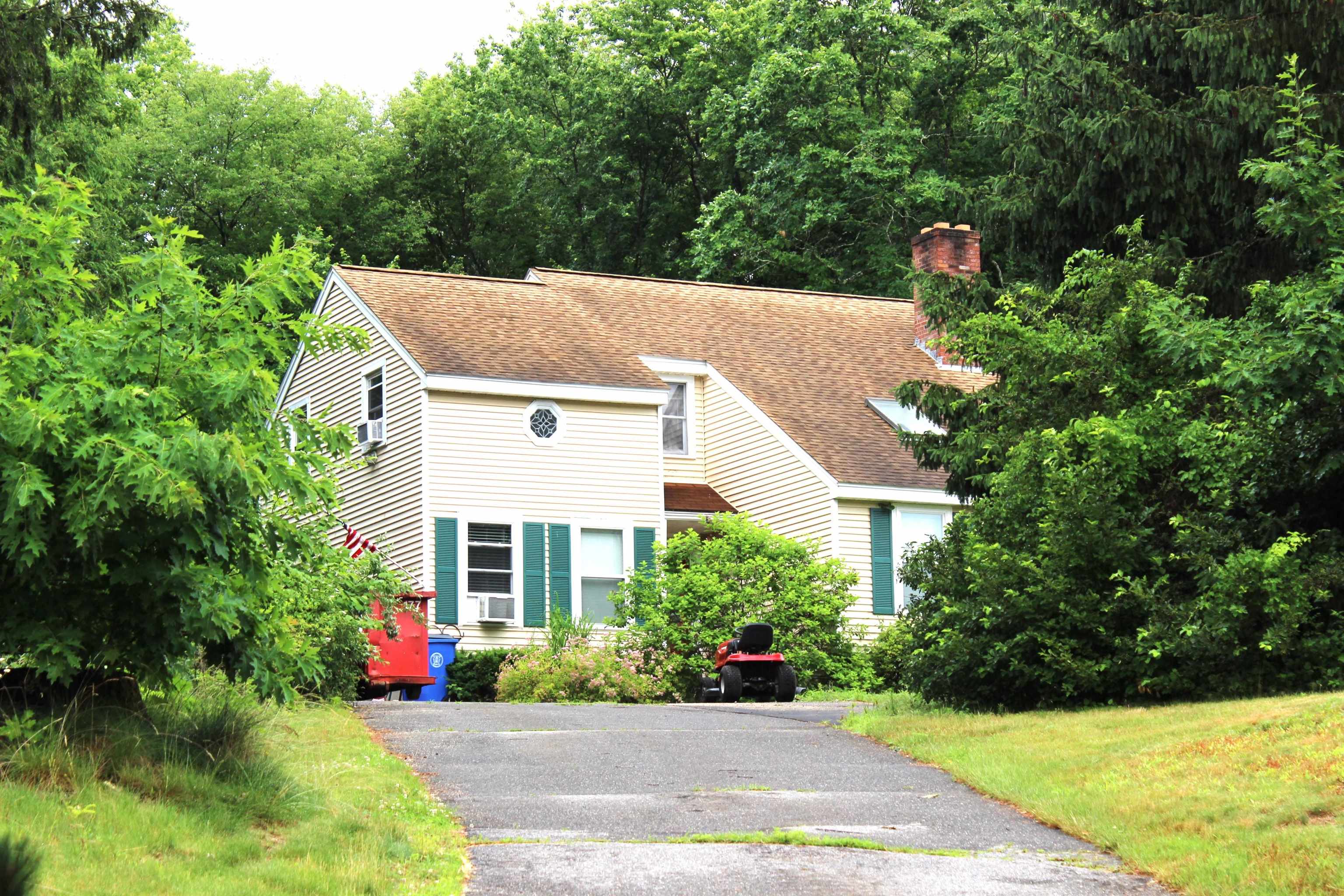 1-A Karen Ln #A, Londonderry, NH 03053